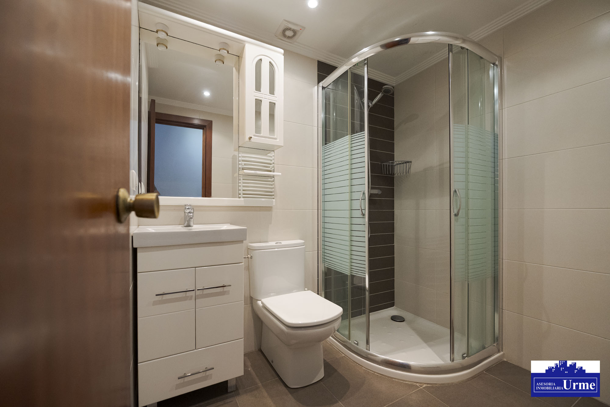 En Behobia vivienda amplia de 102m2 utiles, ubicada en una 2º planta con ascensor.3 Habitaciones, 2 baños, salon de 25m2, cocina equipada, balcon cerrado. Informate!! En Behobia vivienda amplia de 102m2 utiles, ubicada en una 2º planta con ascensor.3 Habitaciones, 2 baños, salon de 25m2, cocina equipada, balcon cerrado. Informate!!