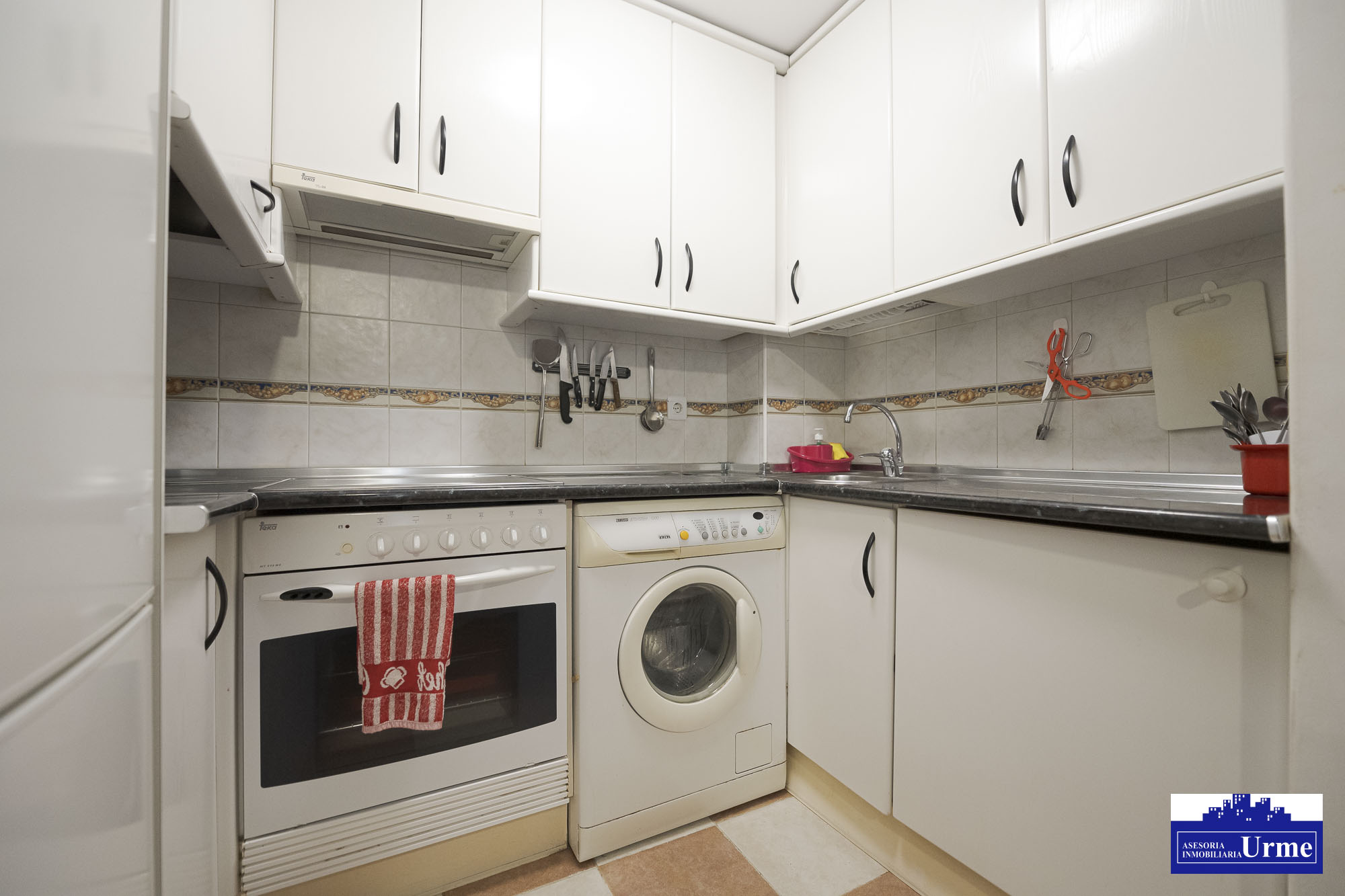 Junto al ascensor del ayuntamiento. Vivienda en ultima planta con ascensor. Alquilada actualmente. Infórmate!