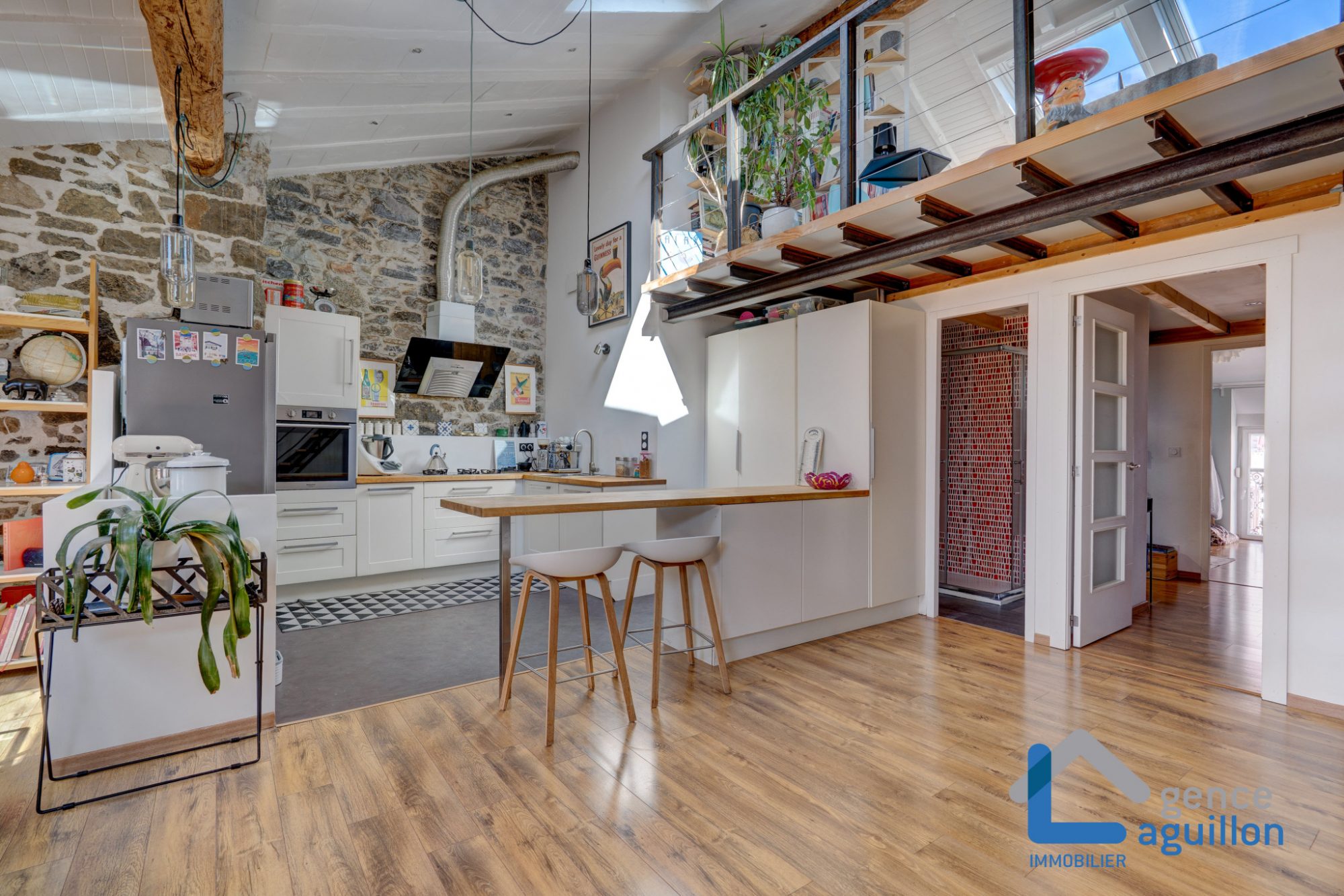 En Puerto Kaneta, a tan solo 100metros de la Bahia, duplex de 126m2, estilo moderno y rustico, vigas aparentes, piedra y mucha luz natural. Te encantara!!!! En Puerto Kaneta, a tan solo 100metros de la Bahia, duplex de 126m2, estilo moderno y rustico, vigas aparentes, piedra y mucha luz natural. Te encantara!!!!