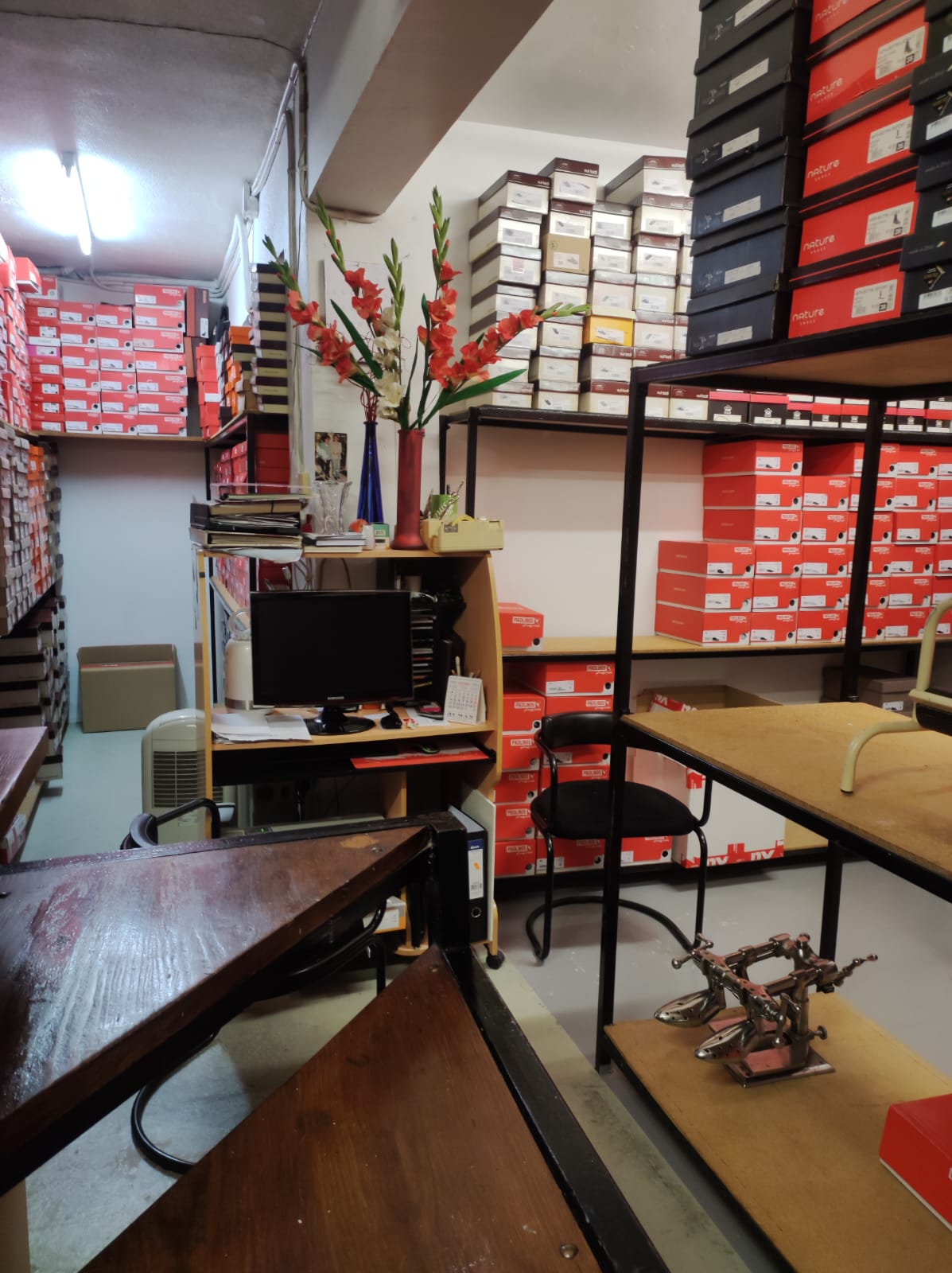 Local en Serapio Mugica junto al BM.Ideal para cualquier tipo de negocio.Ultima actividad durante 30 años zapateria!!!!Informate Local en Serapio Mugica junto al BM.Ideal para cualquier tipo de negocio.Ultima actividad durante 30 años zapateria!!!!Informate