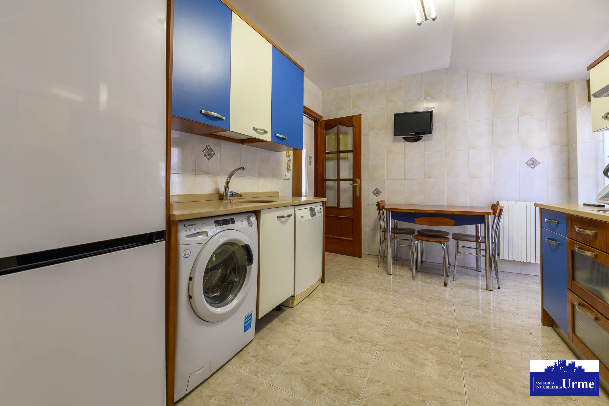 En Paseo Colon, ubicado en una 4º y ultima planta, con ascensor,75m2 utiles, cocina equipada, 2 habitaciones, dos baños, salon majo con 3 balcones. Impecable!!Para entrar a vivir!!! En Paseo Colon, ubicado en una 4º y ultima planta, con ascensor,75m2 utiles, cocina equipada, 2 habitaciones, dos baños, salon majo con 3 balcones. Impecable!!Para entrar a vivir!!!