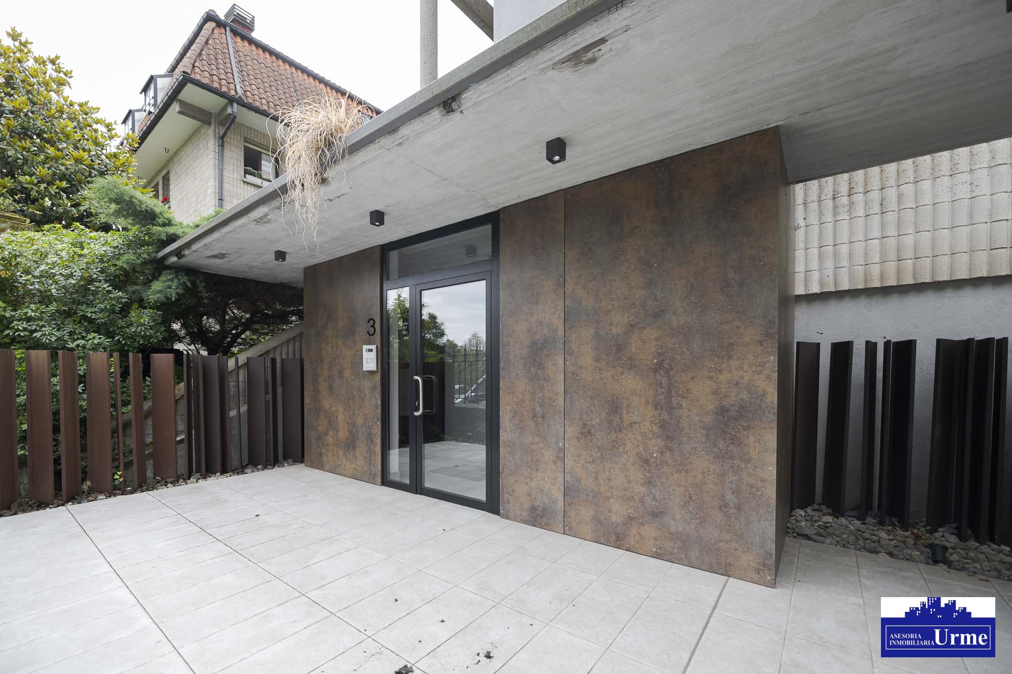 Magnifica vivienda en comunidad de 3 vecinos.110m2, 4 habitaciones, salon,cocina,2 baños,balcon.Garaje doble. Jardin comunitario.Ubicacion excepcional! Magnifica vivienda en comunidad de 3 vecinos.110m2, 4 habitaciones, salon,cocina,2 baños,balcon.Garaje doble. Jardin comunitario.Ubicacion excepcional!