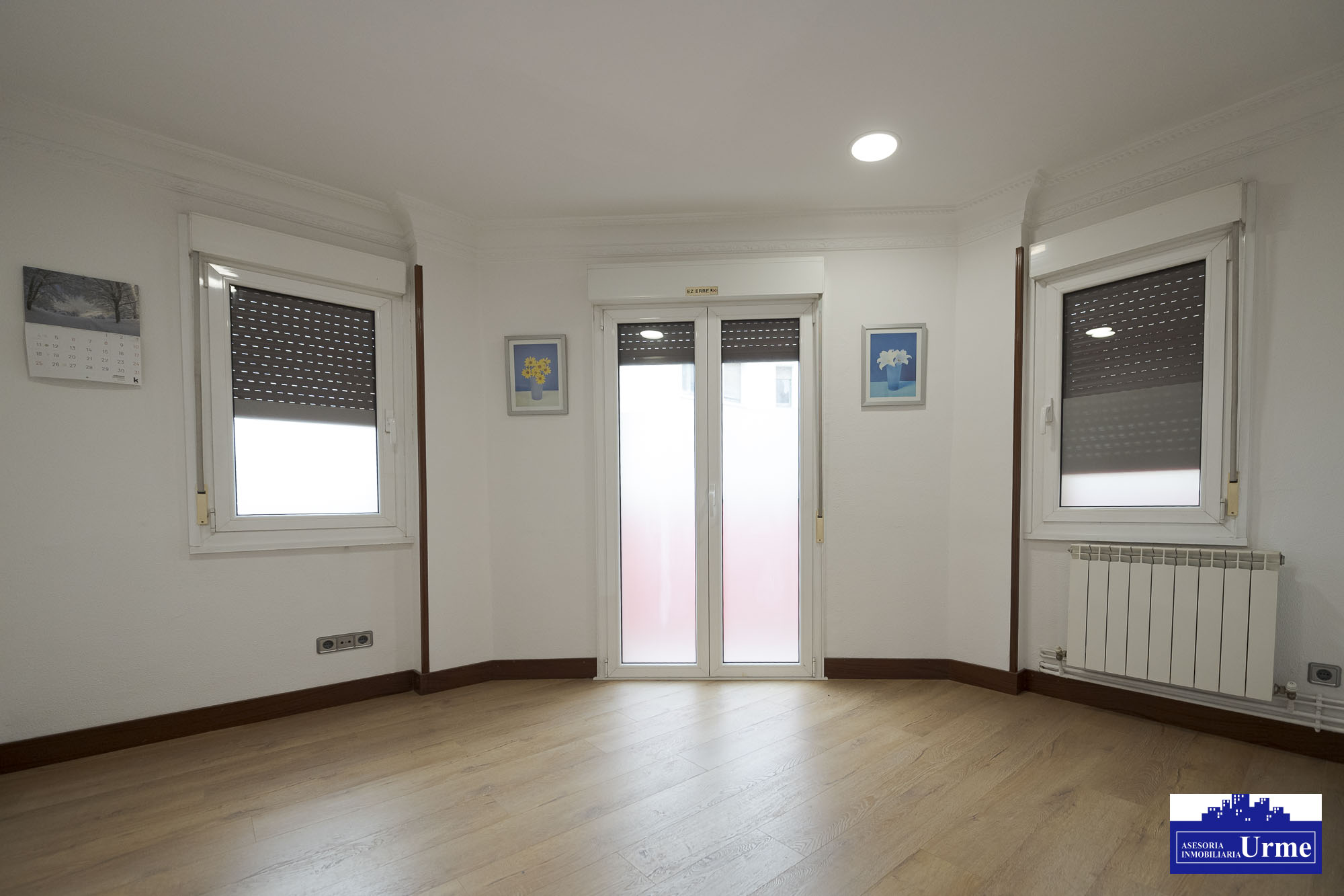 Vivienda centrica con Vistas despejadas y junto al ayuntamiento.78m2, 3 habitaciones, salon cocina, baño + aseo independiente. Informate. Vivienda centrica con Vistas despejadas y junto al ayuntamiento.78m2, 3 habitaciones, salon cocina, baño + aseo independiente. Informate.