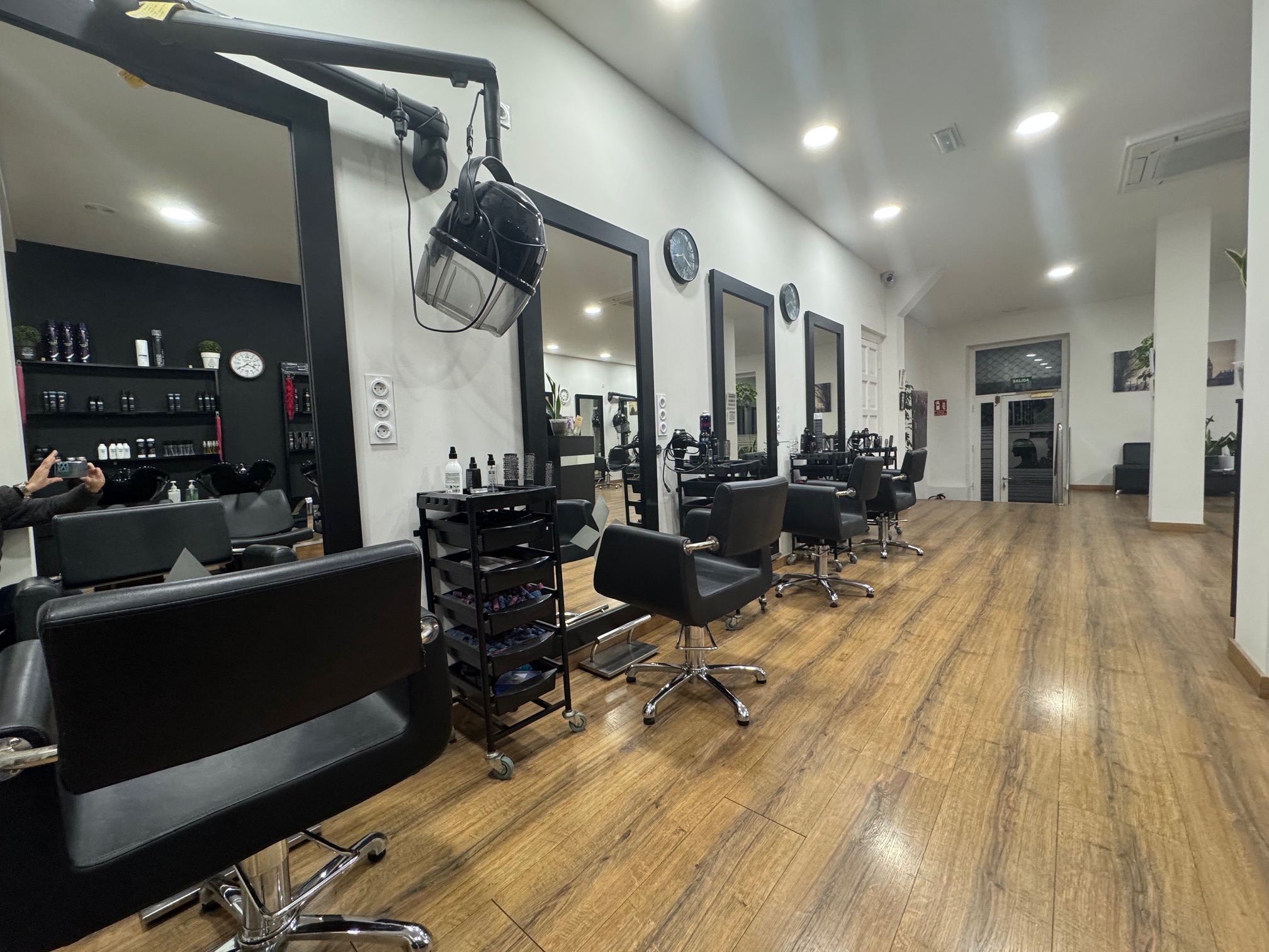 Se alquila peluquería totalmente acondicionada en pleno centro de Irún. 125m2.!!!Reforma integral en 2022. Infórmate rápidamente!!! Se alquila peluquería totalmente acondicionada en pleno centro de Irún. 125m2.!!!Reforma integral en 2022. Infórmate rápidamente!!!