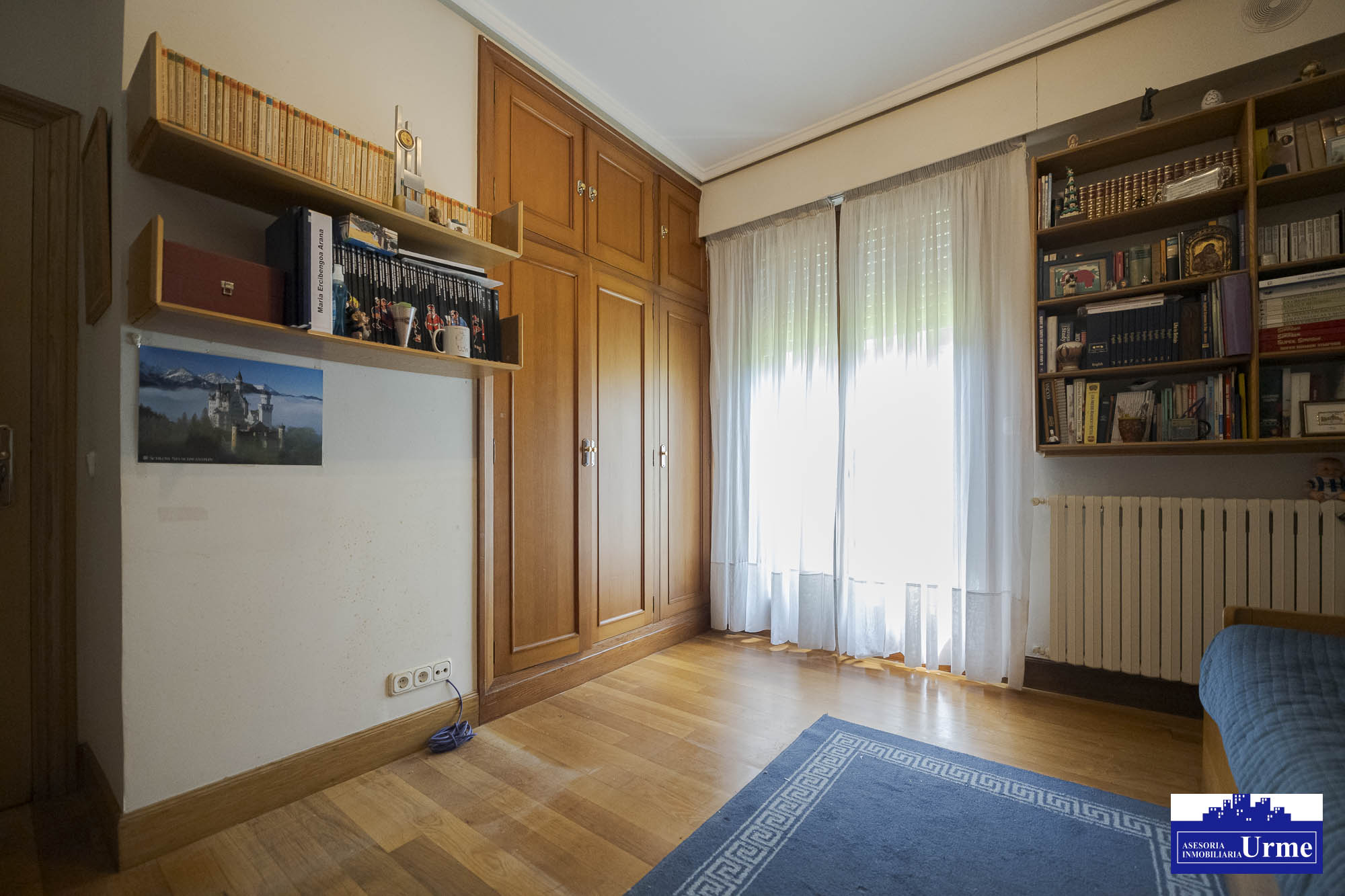 Magnifica vivienda en comunidad de 3 vecinos.110m2, 4 habitaciones, salon,cocina,2 baños,balcon.Garaje doble. Jardin comunitario.Ubicacion excepcional! Magnifica vivienda en comunidad de 3 vecinos.110m2, 4 habitaciones, salon,cocina,2 baños,balcon.Garaje doble. Jardin comunitario.Ubicacion excepcional!