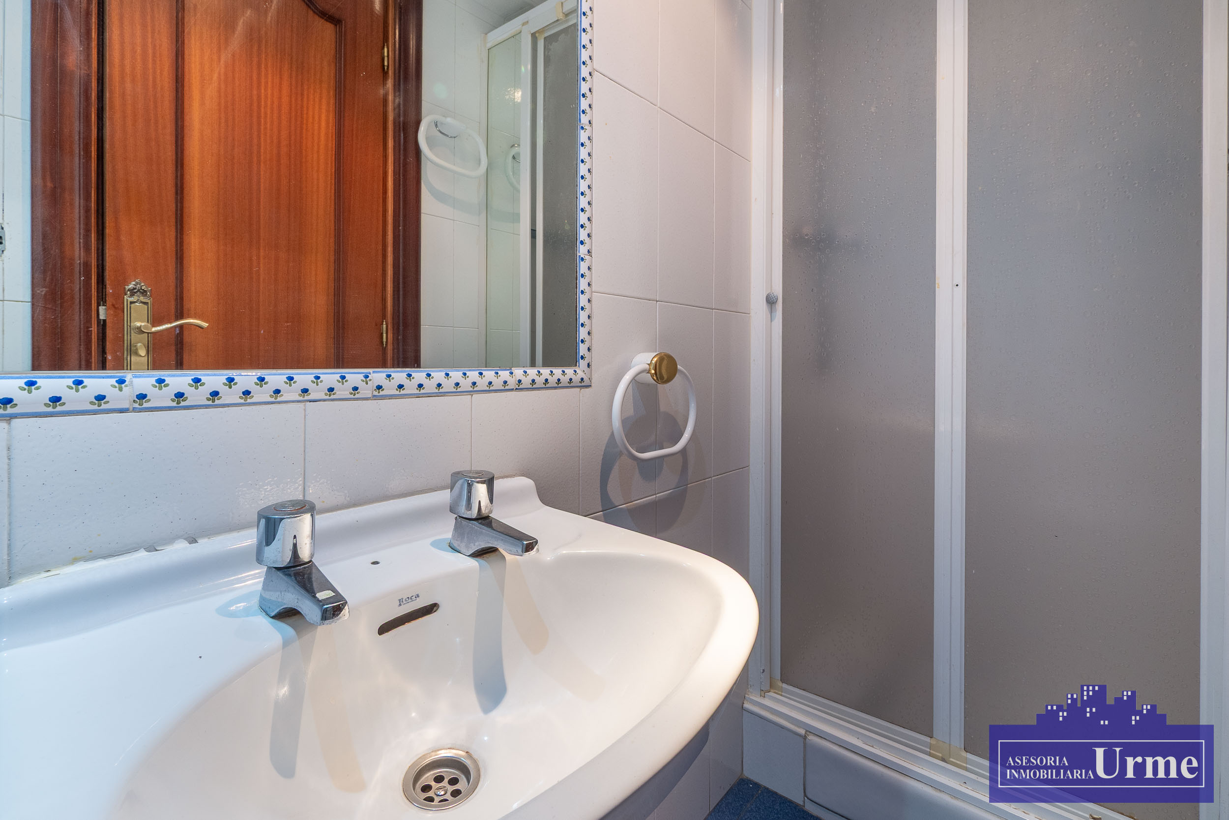 Zona Anzaran, ultima planta, vivienda de 90m2 útiles con terraza, exterior, 3 habitaciones, 2 baños, salón majo cuadrado, cocina equipada. Infórmate!!!!