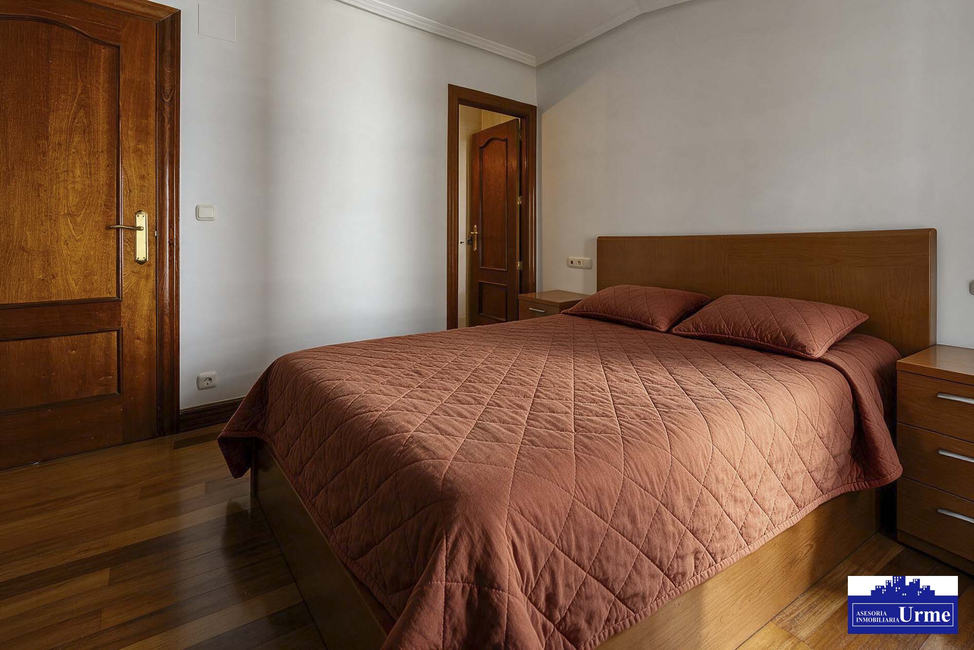 En Paseo Colon, ubicado en una 4º y ultima planta, con ascensor,75m2 utiles, cocina equipada, 2 habitaciones, dos baños, salon majo con 3 balcones. Impecable!!Para entrar a vivir!!! En Paseo Colon, ubicado en una 4º y ultima planta, con ascensor,75m2 utiles, cocina equipada, 2 habitaciones, dos baños, salon majo con 3 balcones. Impecable!!Para entrar a vivir!!!