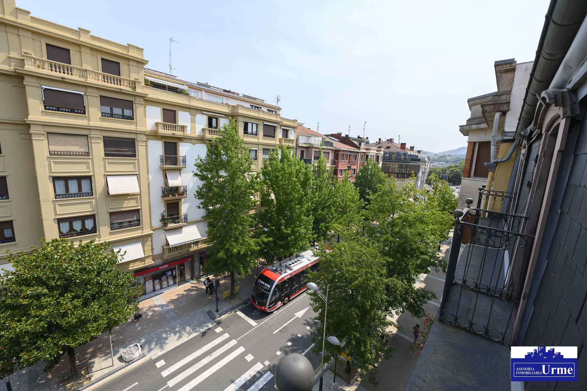 En Paseo Colon, ubicado en una 4º y ultima planta, con ascensor,75m2 utiles, cocina equipada, 2 habitaciones, dos baños, salon majo con 3 balcones. Impecable!!Para entrar a vivir!!! En Paseo Colon, ubicado en una 4º y ultima planta, con ascensor,75m2 utiles, cocina equipada, 2 habitaciones, dos baños, salon majo con 3 balcones. Impecable!!Para entrar a vivir!!!