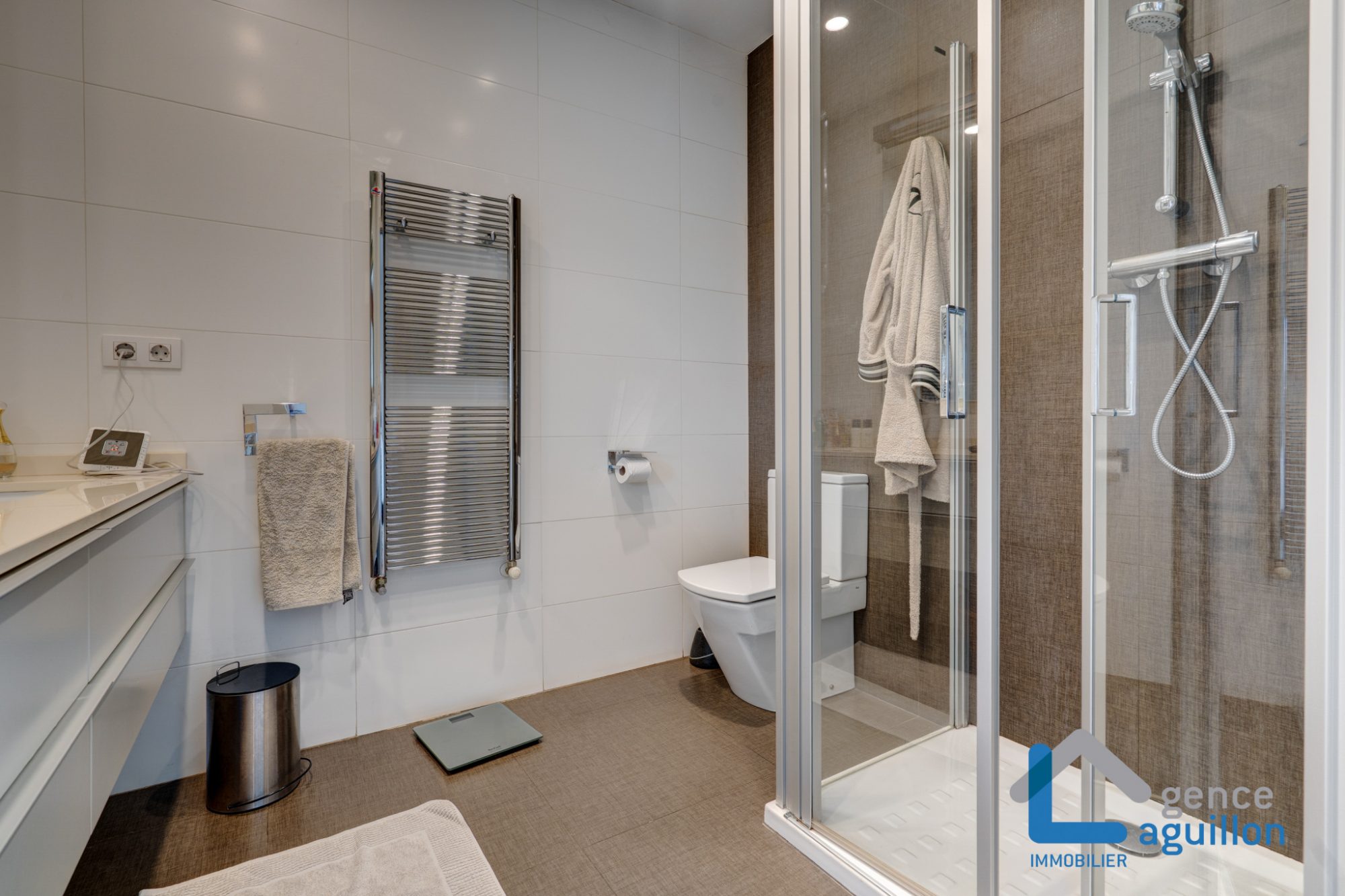 IMPRESIONANTES vistas a Fuenterrabia y bahia de Txingudy!Villa individual con piscina climatizada en parcela de 1810m2.Tes sorprendera!!! 