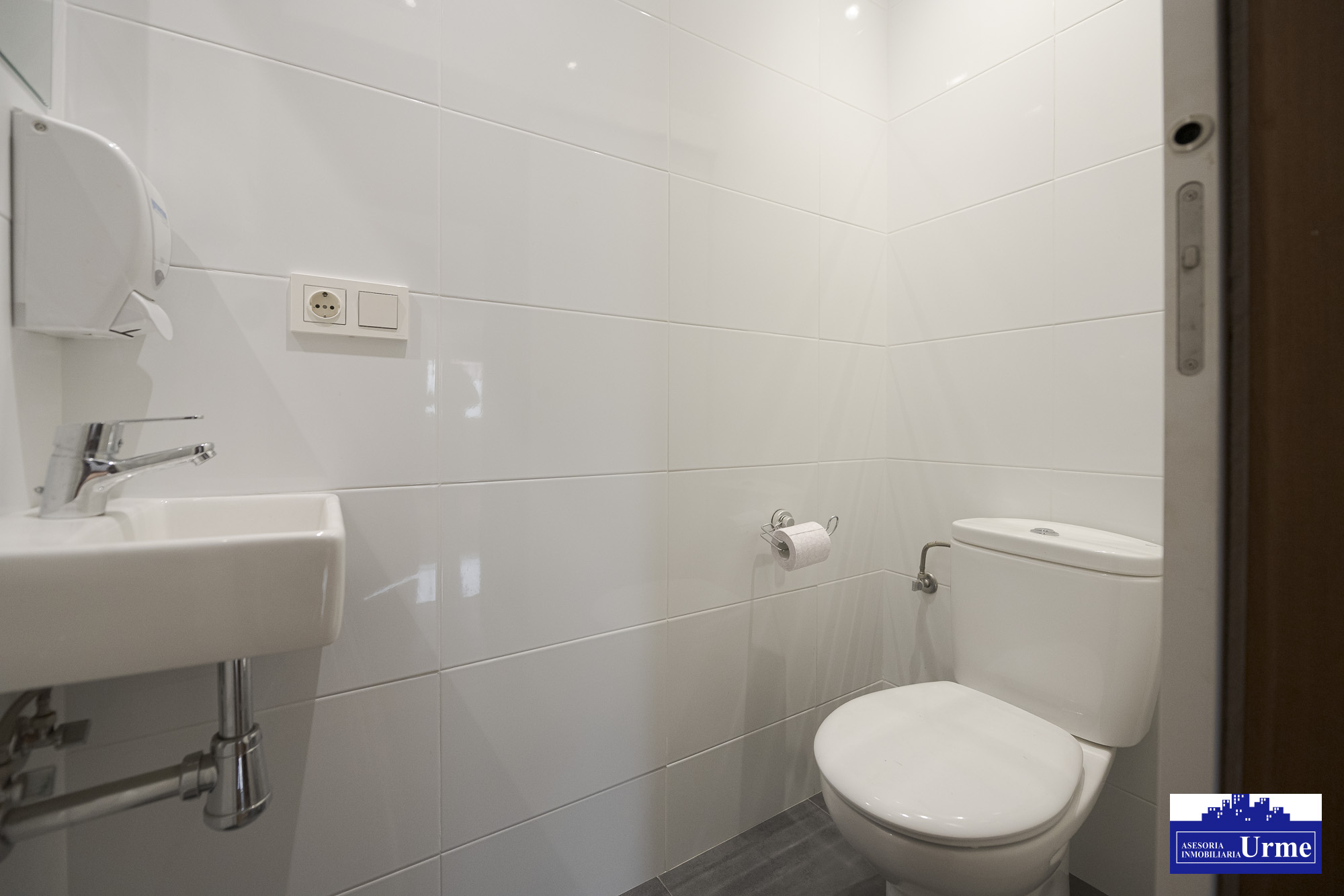 Vivienda centrica con Vistas despejadas y junto al ayuntamiento.78m2, 3 habitaciones, salon cocina, baño + aseo independiente. Informate. Vivienda centrica con Vistas despejadas y junto al ayuntamiento.78m2, 3 habitaciones, salon cocina, baño + aseo independiente. Informate.