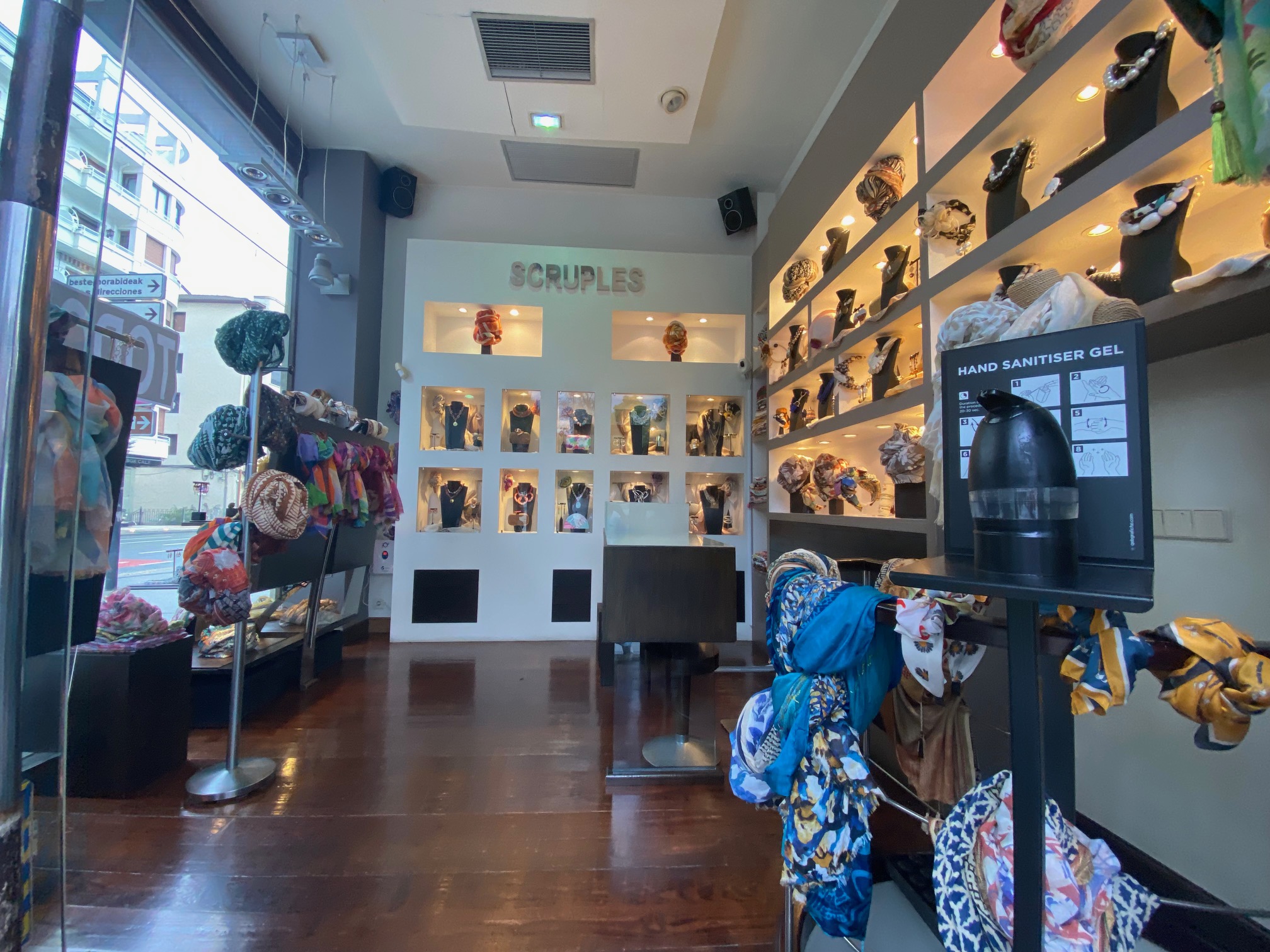 En Luis Mariano se vende local en esquina, elegante y en perfecto estado! infórmate en nuestras oficinas!