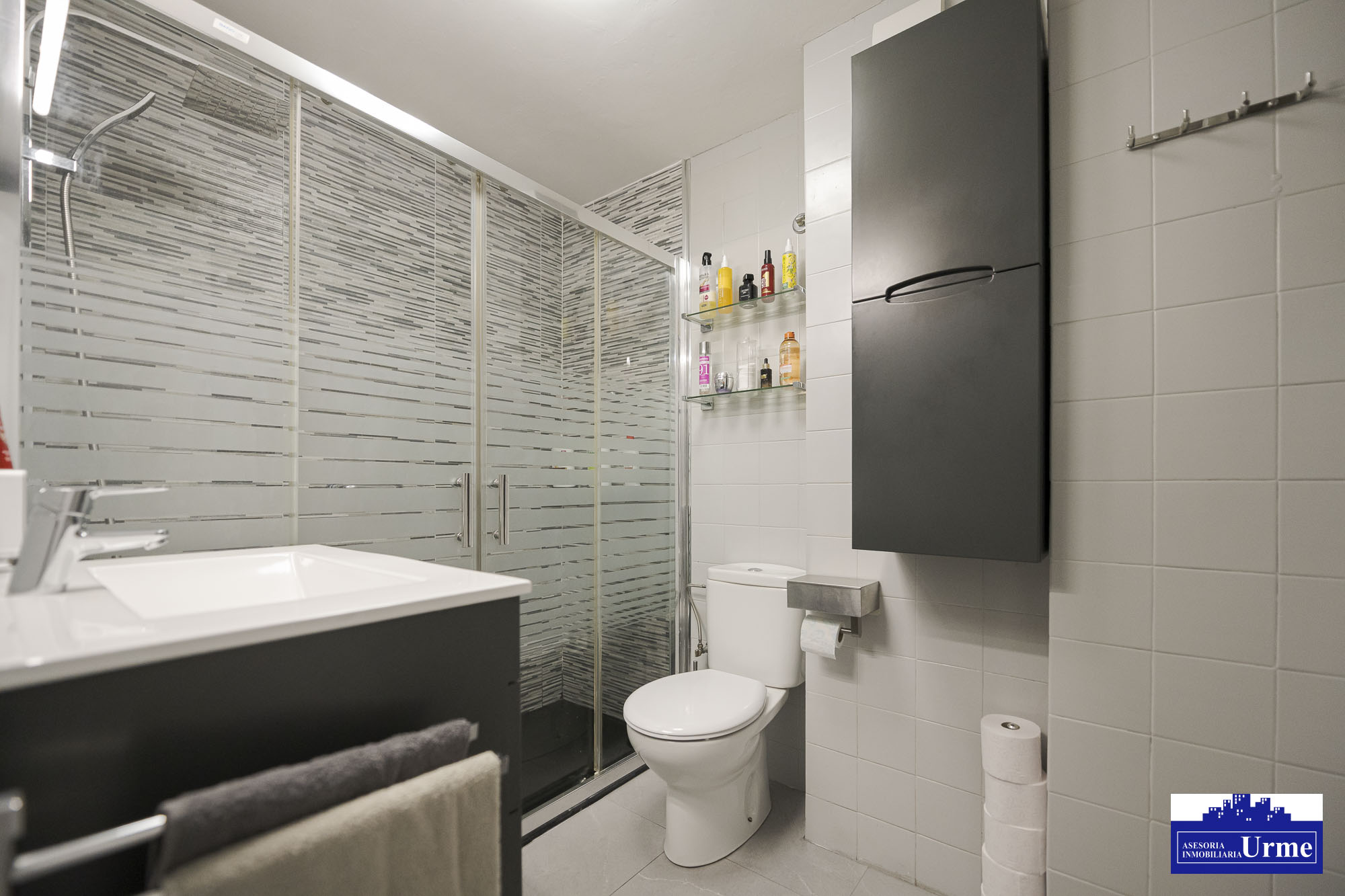 Vivienda amueblada, comoda y funcional, en zona tranquila, proximidad bus, polideportivo, comercio. 76m2+balcon, para entrar a vivir!!!