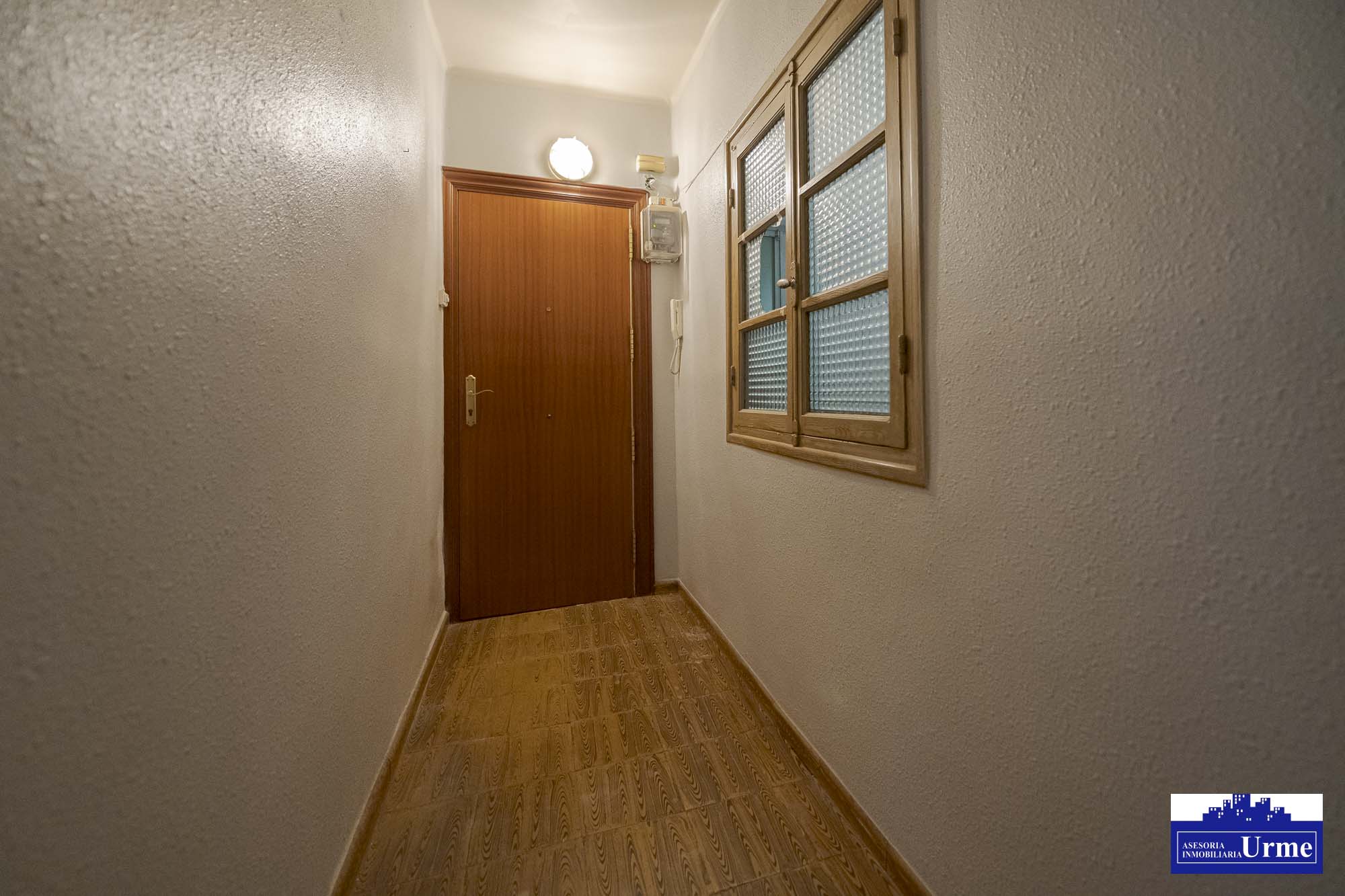 En plaza pio XII, a reformar totalmente! fachada y tejado realizados.53m2, actualmente 2 habitaciones, sala, cocina y baño. Informate!