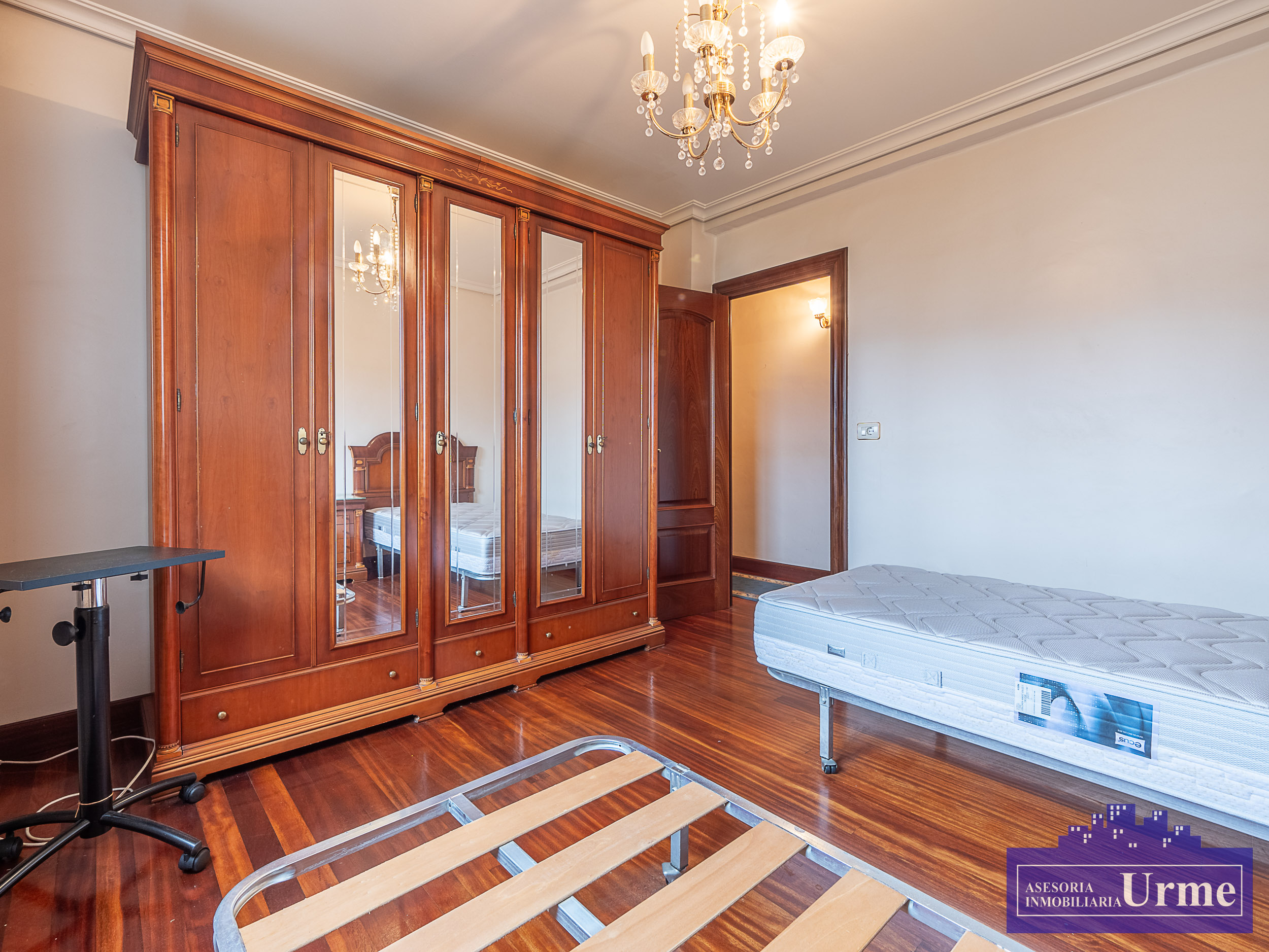 La comodidad de vivir en el centro! 90m2 + balcón, 3 habitaciones, salon, cocina, baño completo mas aseo con lavabo. Informate! La comodidad de vivir en el centro! 90m2 + balcón, 3 habitaciones, salon, cocina, baño completo mas aseo con lavabo. Informate!