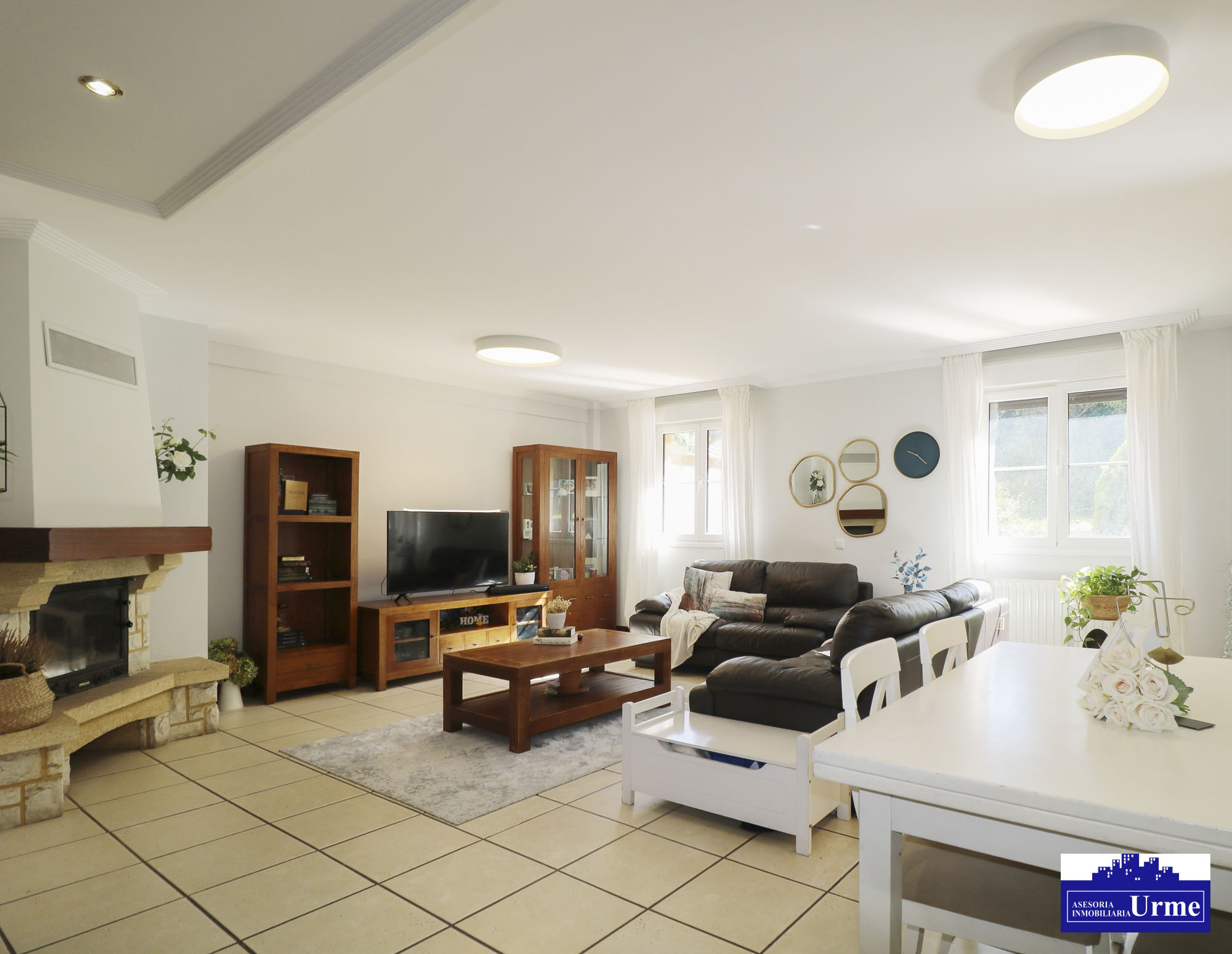 Espectacular villa con piscina en zona tranquila a pocos minutos de Irún. Infórmate!!