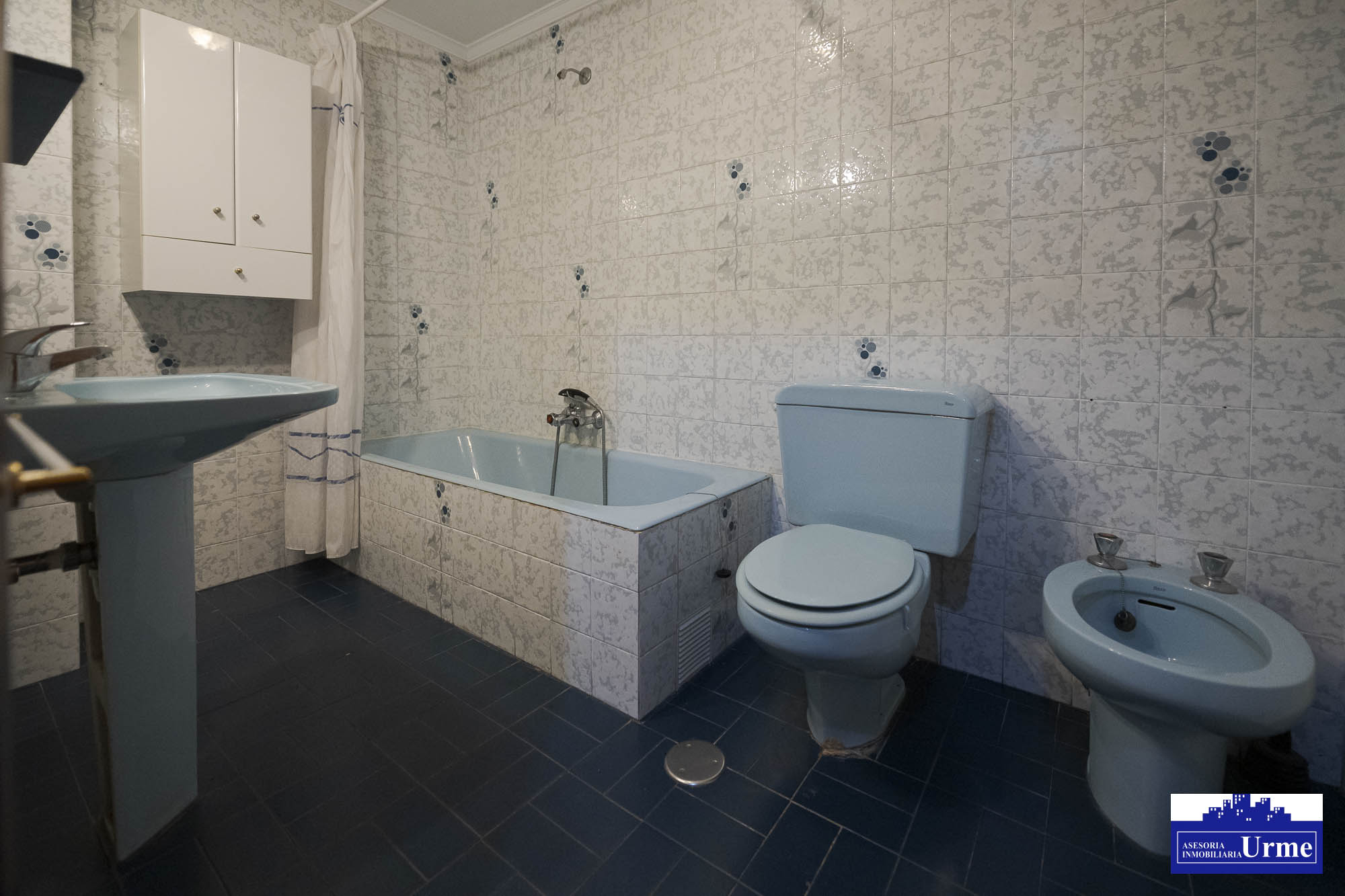 En Behobia vivienda amplia de 102m2 utiles, ubicada en una 2º planta con ascensor.3 Habitaciones, 2 baños, salon de 25m2, cocina equipada, balcon cerrado. Informate!! En Behobia vivienda amplia de 102m2 utiles, ubicada en una 2º planta con ascensor.3 Habitaciones, 2 baños, salon de 25m2, cocina equipada, balcon cerrado. Informate!!