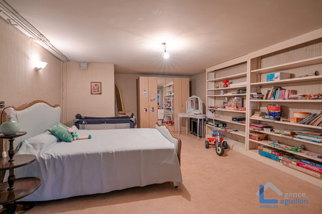 Villa de arquitecto en zona tranquila, elegante y funcional!!! ubicada cerca del Centro en una calle tranquila y sin salida. Ven a conocerla!!!