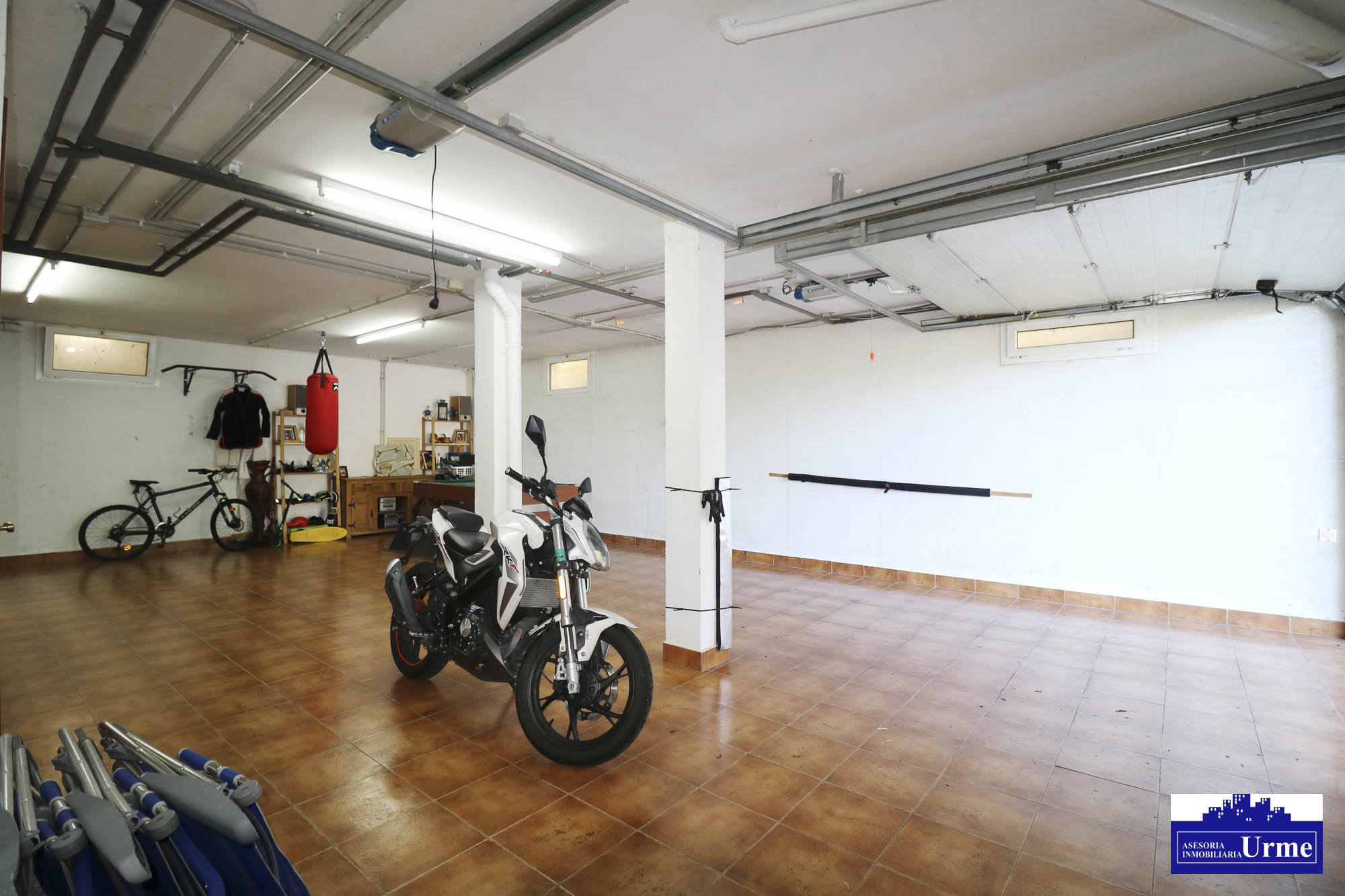 Espectacular villa con piscina en zona tranquila a pocos minutos de Irún. Infórmate!!