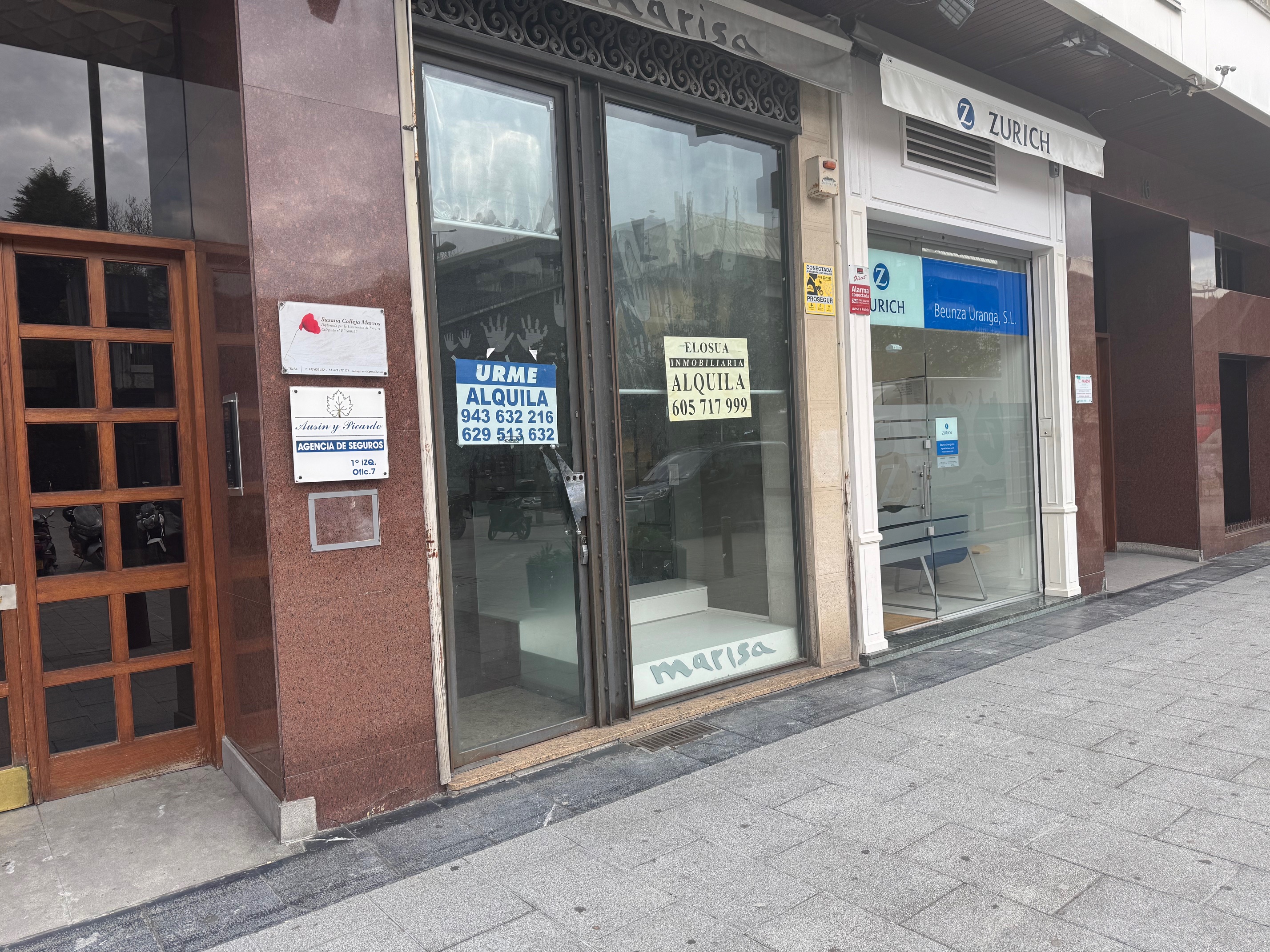 En Luis Mariano, local comercial 100 m2, distribuidos en 3 plantas (60m2 planta principal) Excelente ubicación! Infórmate en nuestras oficinas de Paseo de Colon 27. En Luis Mariano, local comercial 100 m2, distribuidos en 3 plantas (60m2 planta principal) Excelente ubicación! Infórmate en nuestras oficinas de Paseo de Colon 27.