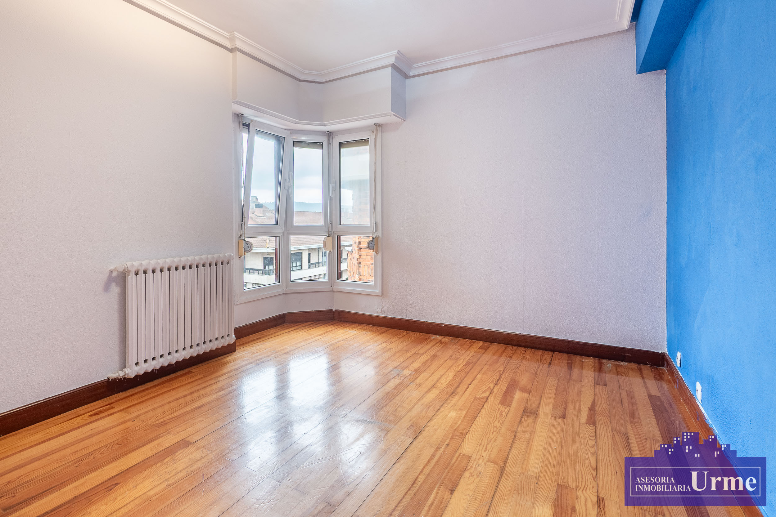 Zona Anzaran, ultima planta, vivienda de 90m2 útiles con terraza, exterior, 3 habitaciones, 2 baños, salón majo cuadrado, cocina equipada. Infórmate!!!!