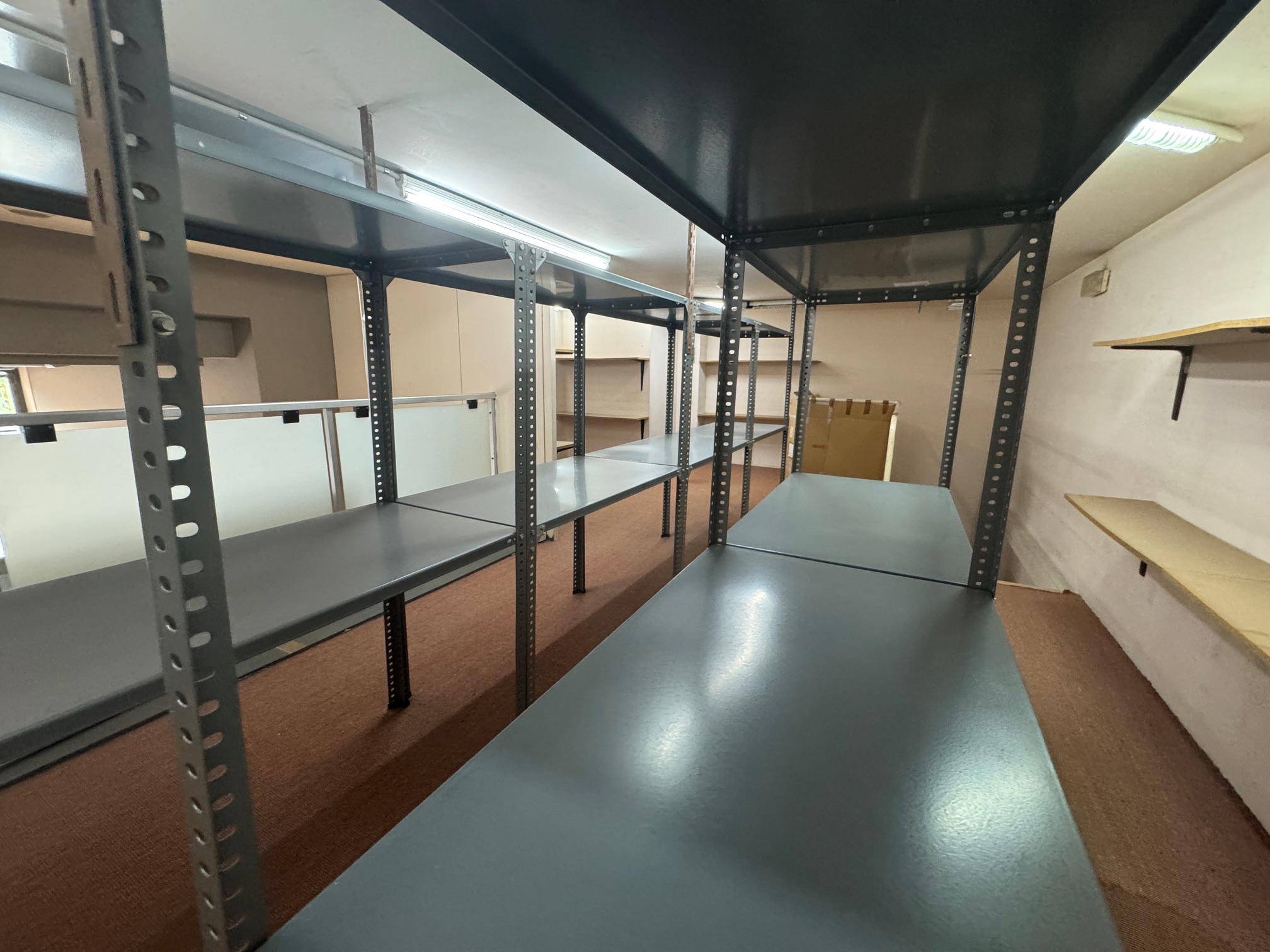 En Luis Mariano, local comercial 100 m2, distribuidos en 3 plantas (60m2 planta principal) Excelente ubicación! Infórmate en nuestras oficinas de Paseo de Colon 27. En Luis Mariano, local comercial 100 m2, distribuidos en 3 plantas (60m2 planta principal) Excelente ubicación! Infórmate en nuestras oficinas de Paseo de Colon 27.