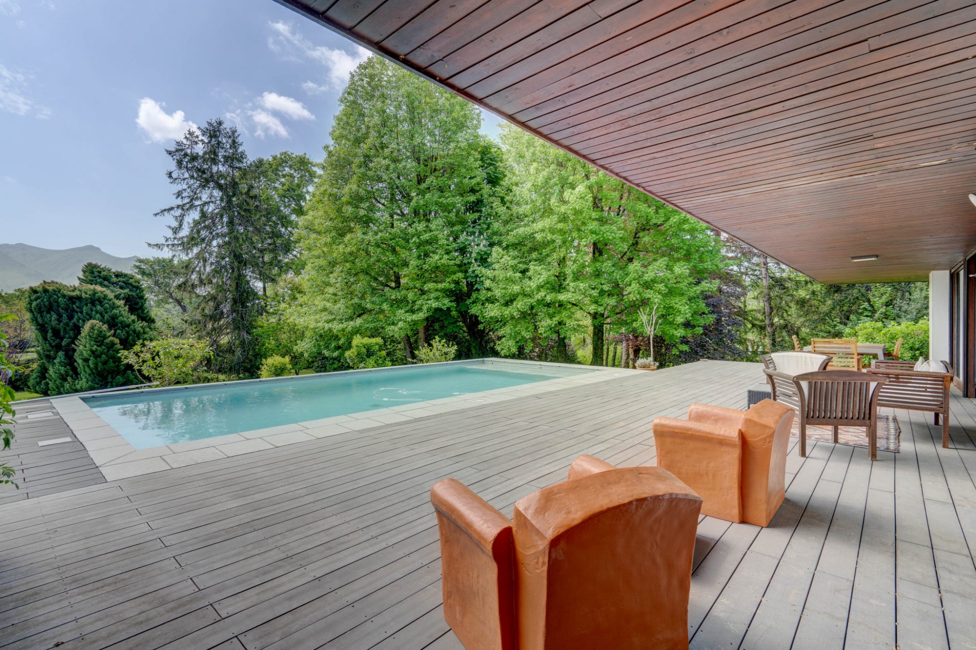 En Urrugne, entorno natural. IMPRESIONANTE villa individual CON PISCINA CLIMATIZADA!!10mil m2 de terreno arbolado y llano. Vistas fantasticas a Larun!!