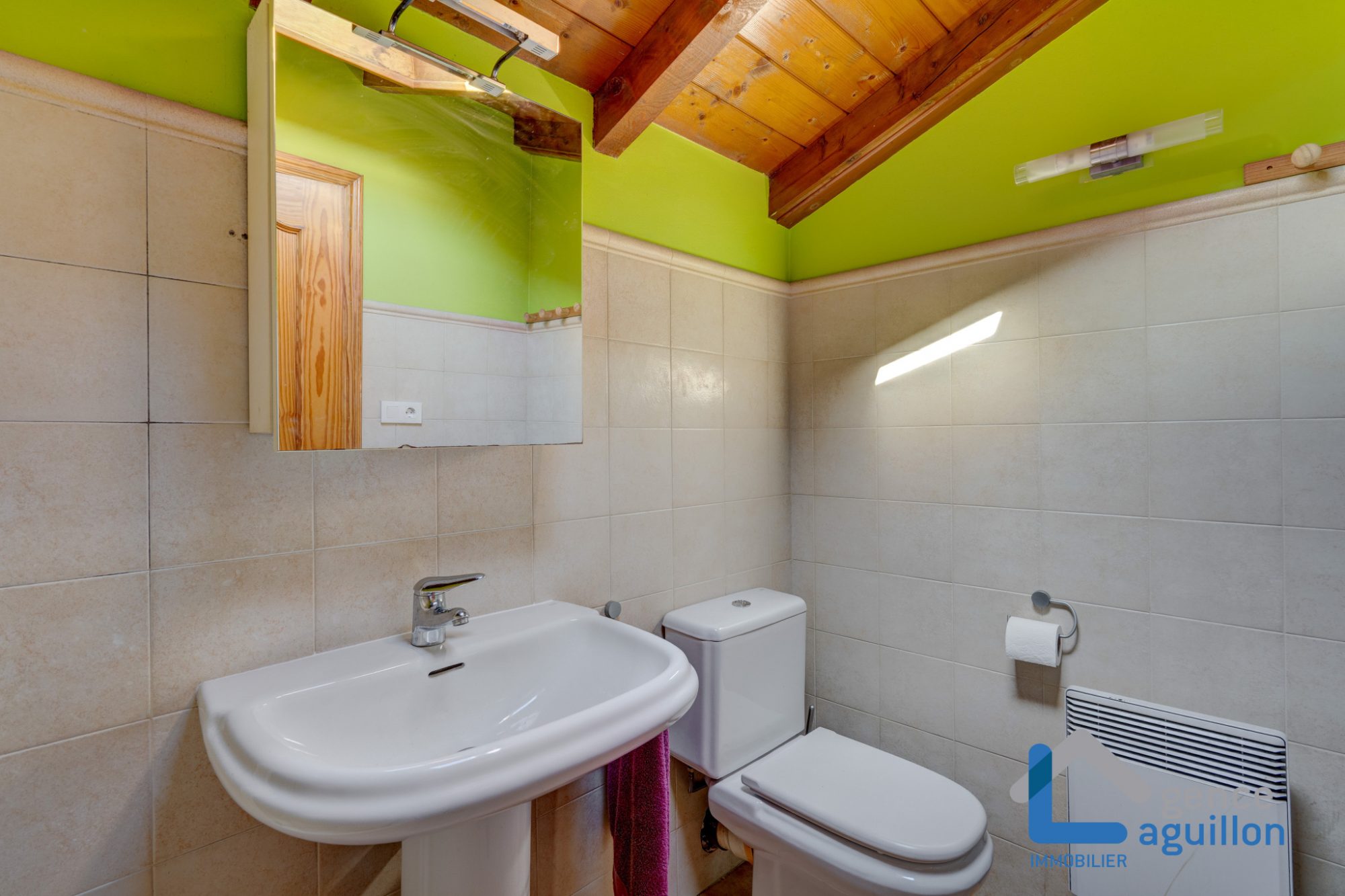 En Behobie, villita con terraza, garaje y parking.2 habitaciones, salon, cocina equipada , baño y toilette. Zona tranquila junto a la iglesia y fronton. Muy cerquita frontera! En Behobie, villita con terraza, garaje y parking.2 habitaciones, salon, cocina equipada , baño y toilette. Zona tranquila junto a la iglesia y fronton. Muy cerquita frontera!