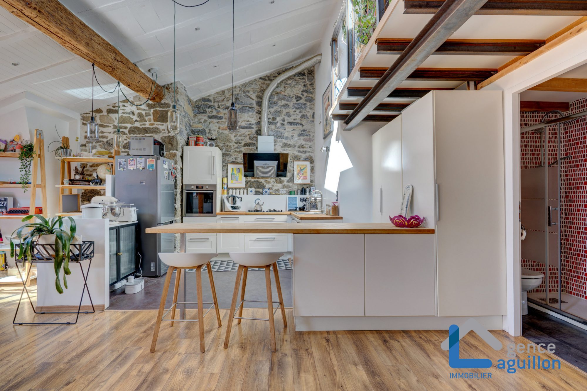 En Puerto Kaneta, a tan solo 100metros de la Bahia, duplex de 126m2, estilo moderno y rustico, vigas aparentes, piedra y mucha luz natural. Te encantara!!!! En Puerto Kaneta, a tan solo 100metros de la Bahia, duplex de 126m2, estilo moderno y rustico, vigas aparentes, piedra y mucha luz natural. Te encantara!!!!