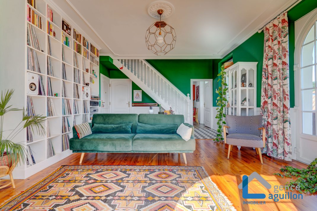 Vistas increíbles a Peñas de Aya y al Bidasoa. Duplex en pequeña comunidad con jardín comunitario y piscina. Proximidad frontera y topo! Infórmate