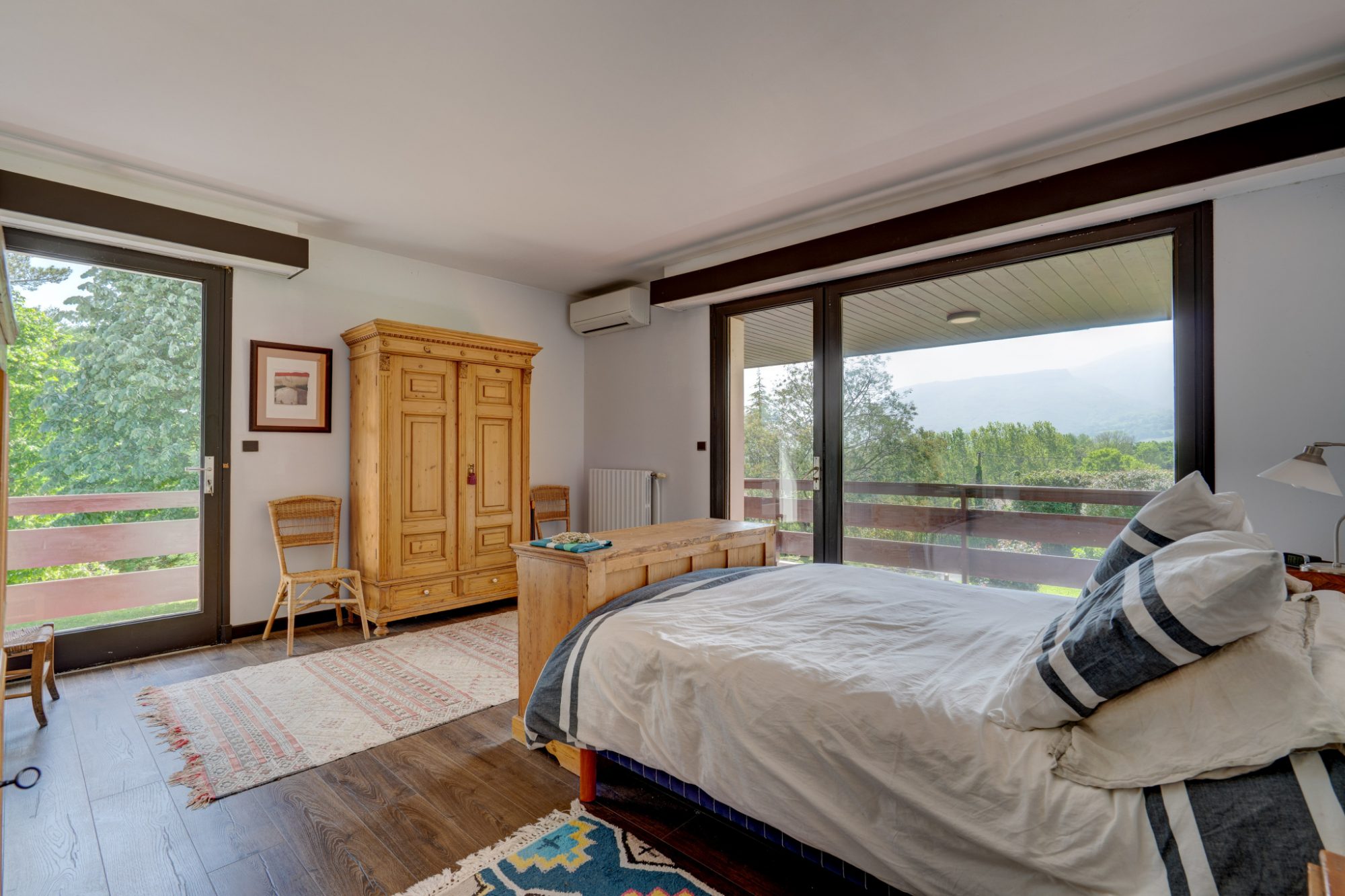 En Urrugne, entorno natural. IMPRESIONANTE villa individual CON PISCINA CLIMATIZADA!!10mil m2 de terreno arbolado y llano. Vistas fantasticas a Larun!!
