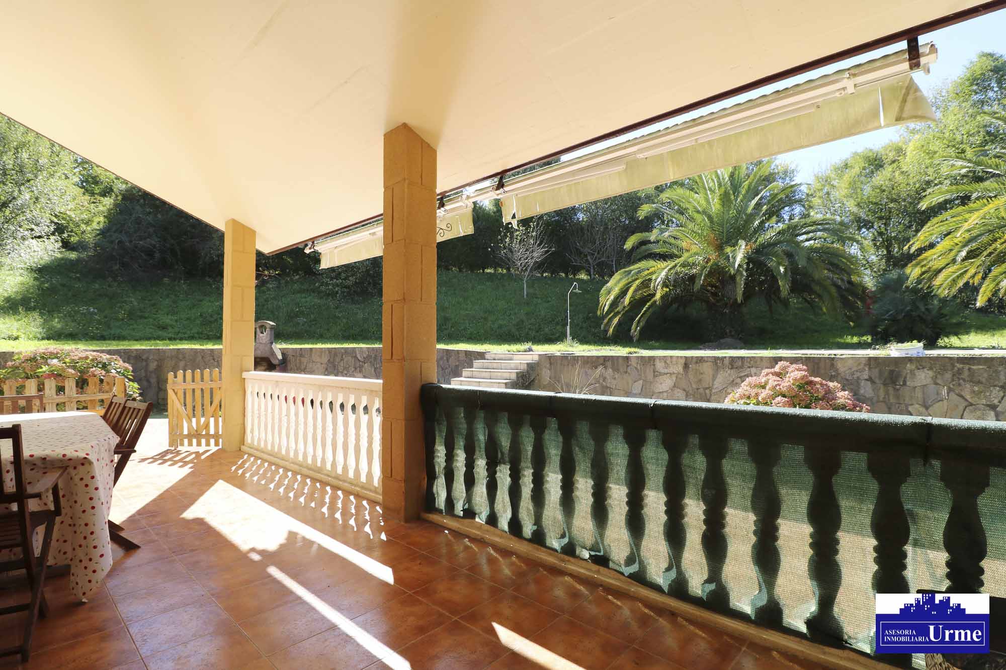 Espectacular villa con piscina en zona tranquila a pocos minutos de Irún. Infórmate!!