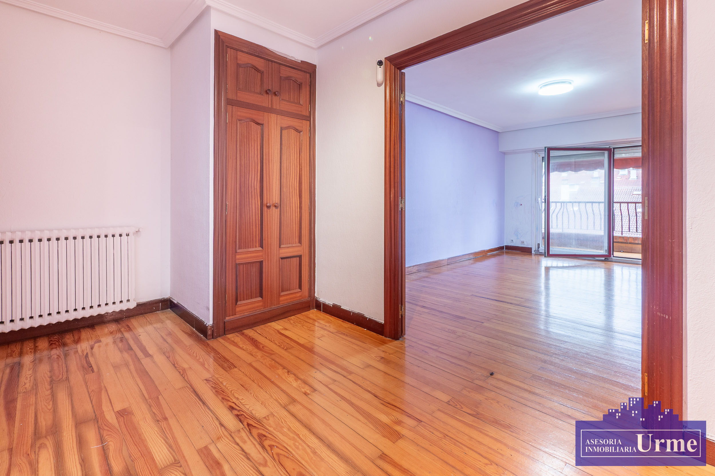 Zona Anzaran, ultima planta, vivienda de 90m2 útiles con terraza, exterior, 3 habitaciones, 2 baños, salón majo cuadrado, cocina equipada. Infórmate!!!!