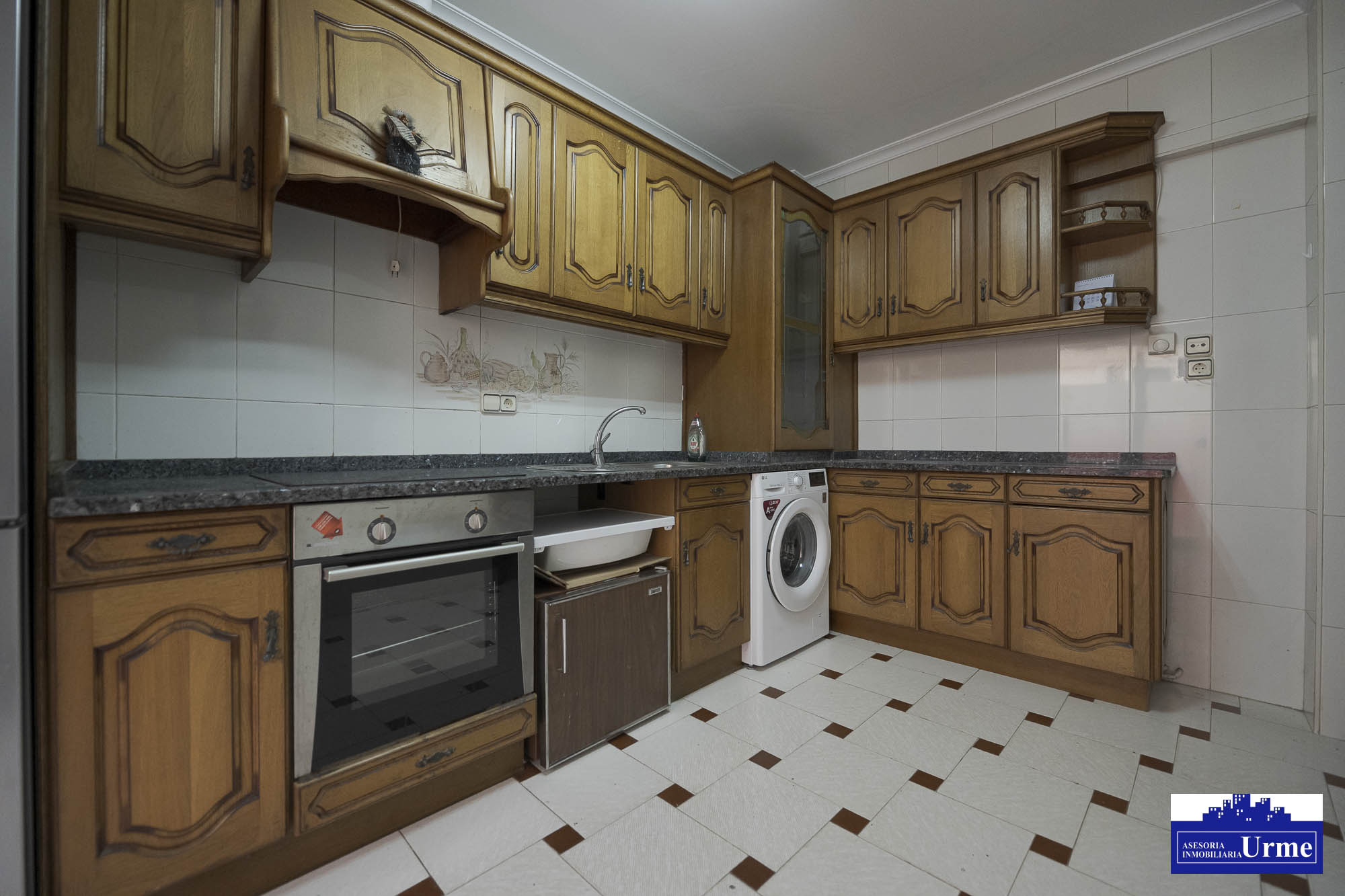 Vivienda centrica con Vistas despejadas y junto al ayuntamiento.78m2, 3 habitaciones, salon cocina, baño + aseo independiente. Informate. Vivienda centrica con Vistas despejadas y junto al ayuntamiento.78m2, 3 habitaciones, salon cocina, baño + aseo independiente. Informate.