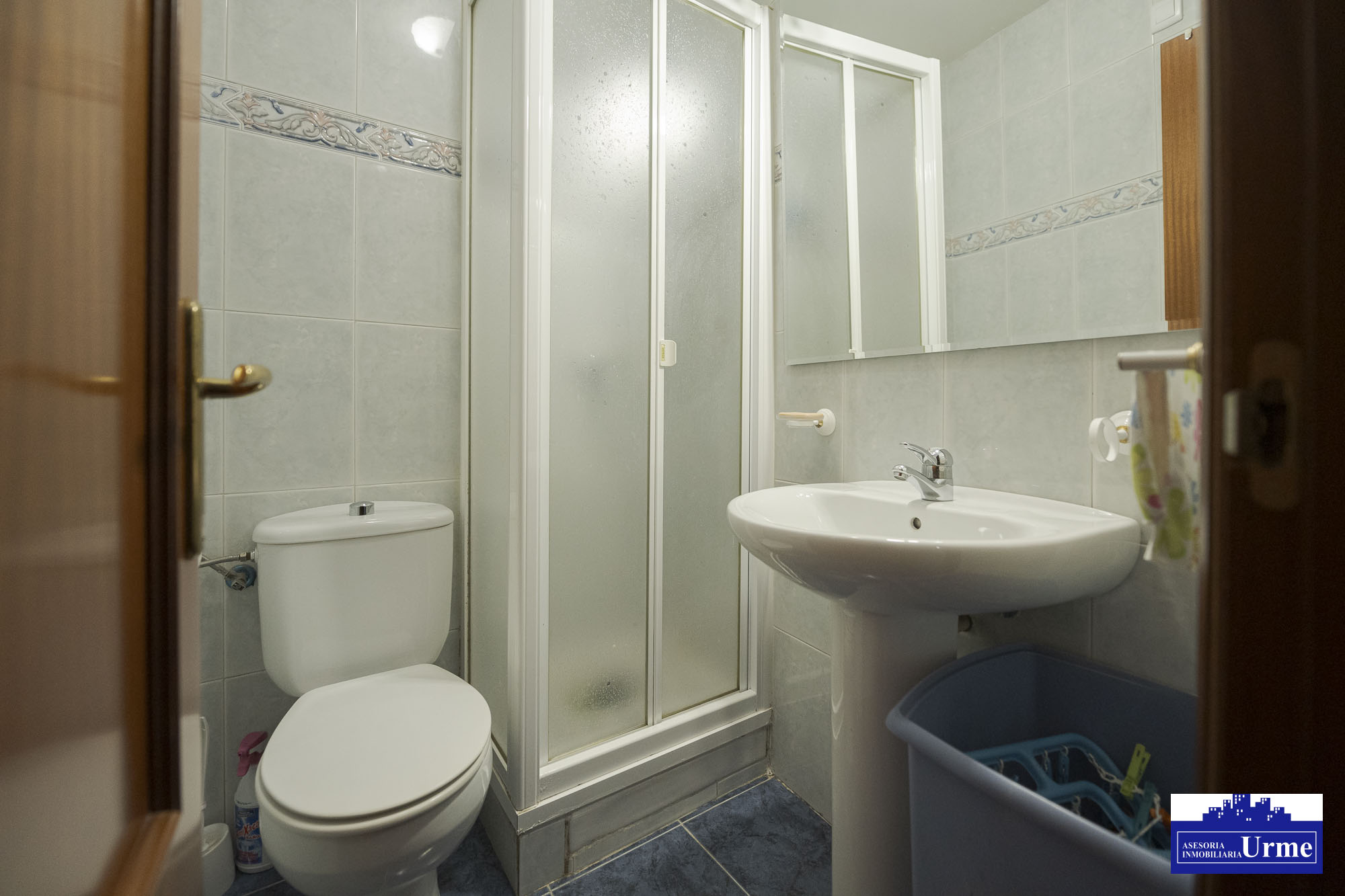 Junto al ascensor del ayuntamiento. Vivienda en ultima planta con ascensor. Alquilada actualmente. Infórmate!