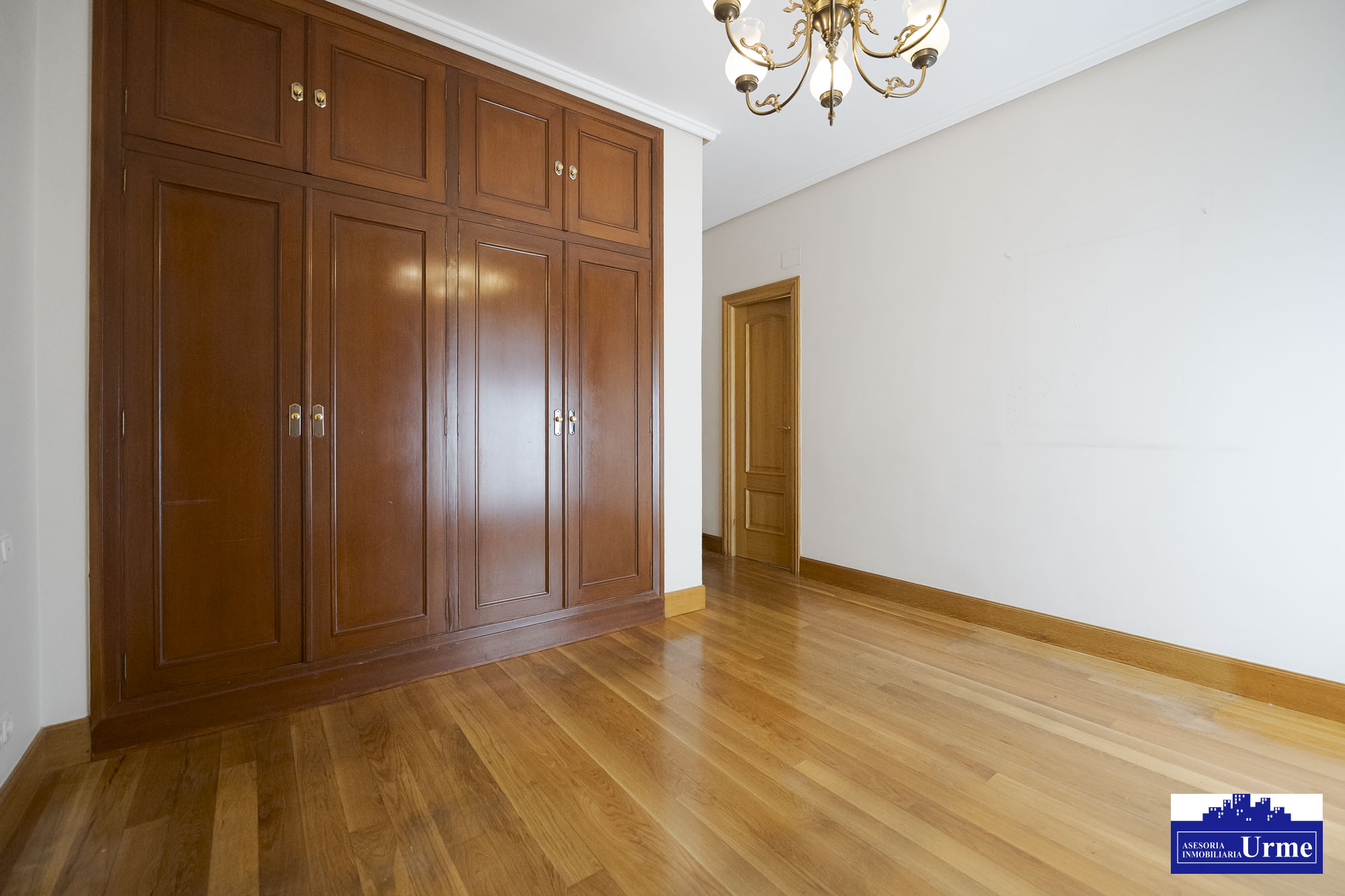 Magnifica vivienda en comunidad de 3 vecinos.110m2, 4 habitaciones, salon,cocina,2 baños,balcon.Garaje doble. Jardin comunitario.Ubicacion excepcional! Magnifica vivienda en comunidad de 3 vecinos.110m2, 4 habitaciones, salon,cocina,2 baños,balcon.Garaje doble. Jardin comunitario.Ubicacion excepcional!