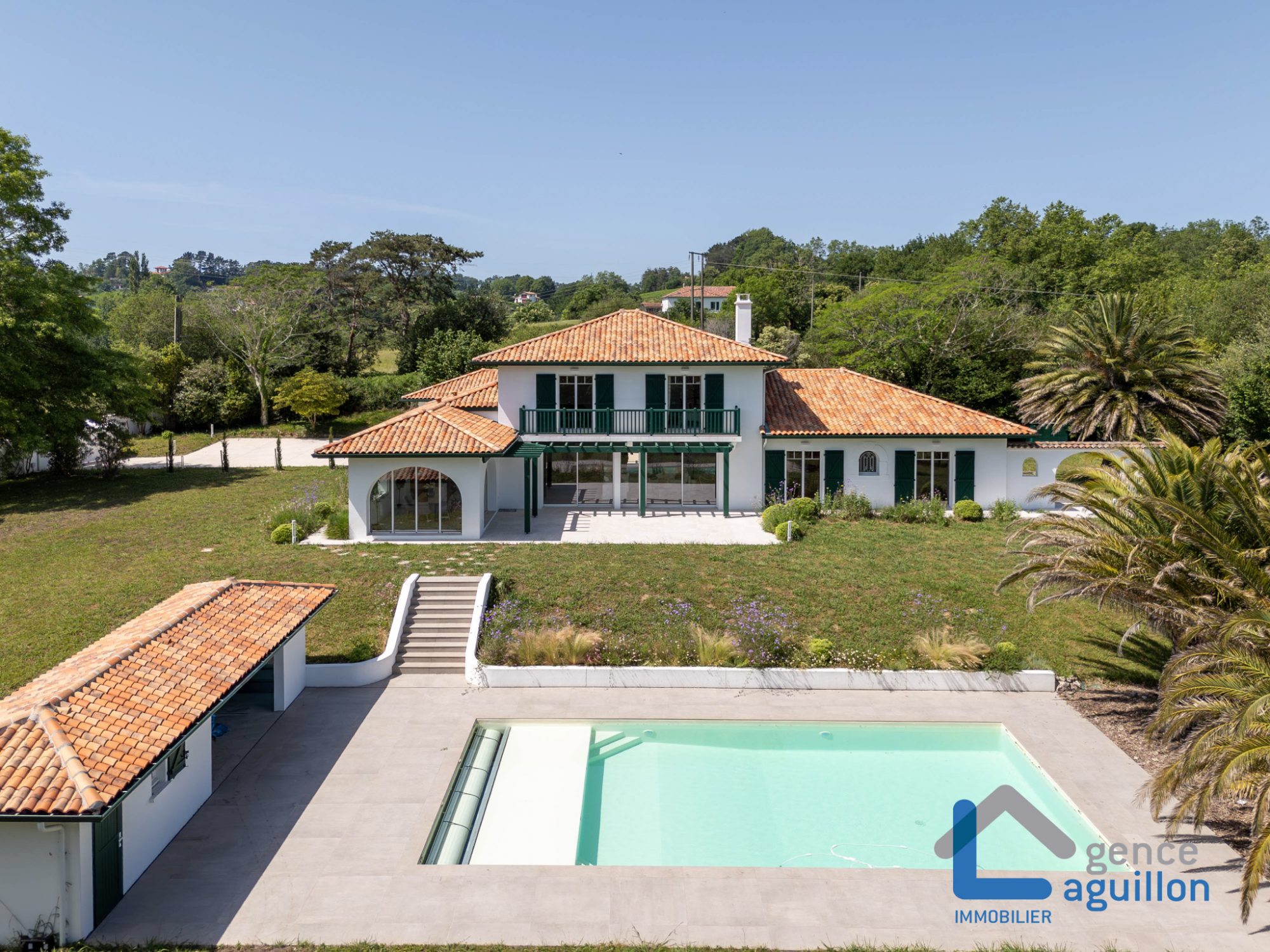 ESPECTACULAR villa individual en entorno natural con privacidad absoluta.8milm2 de terreno arbolado. Piscina climatizada, hammam jacuzzi..Un sueño hecho realidad!!