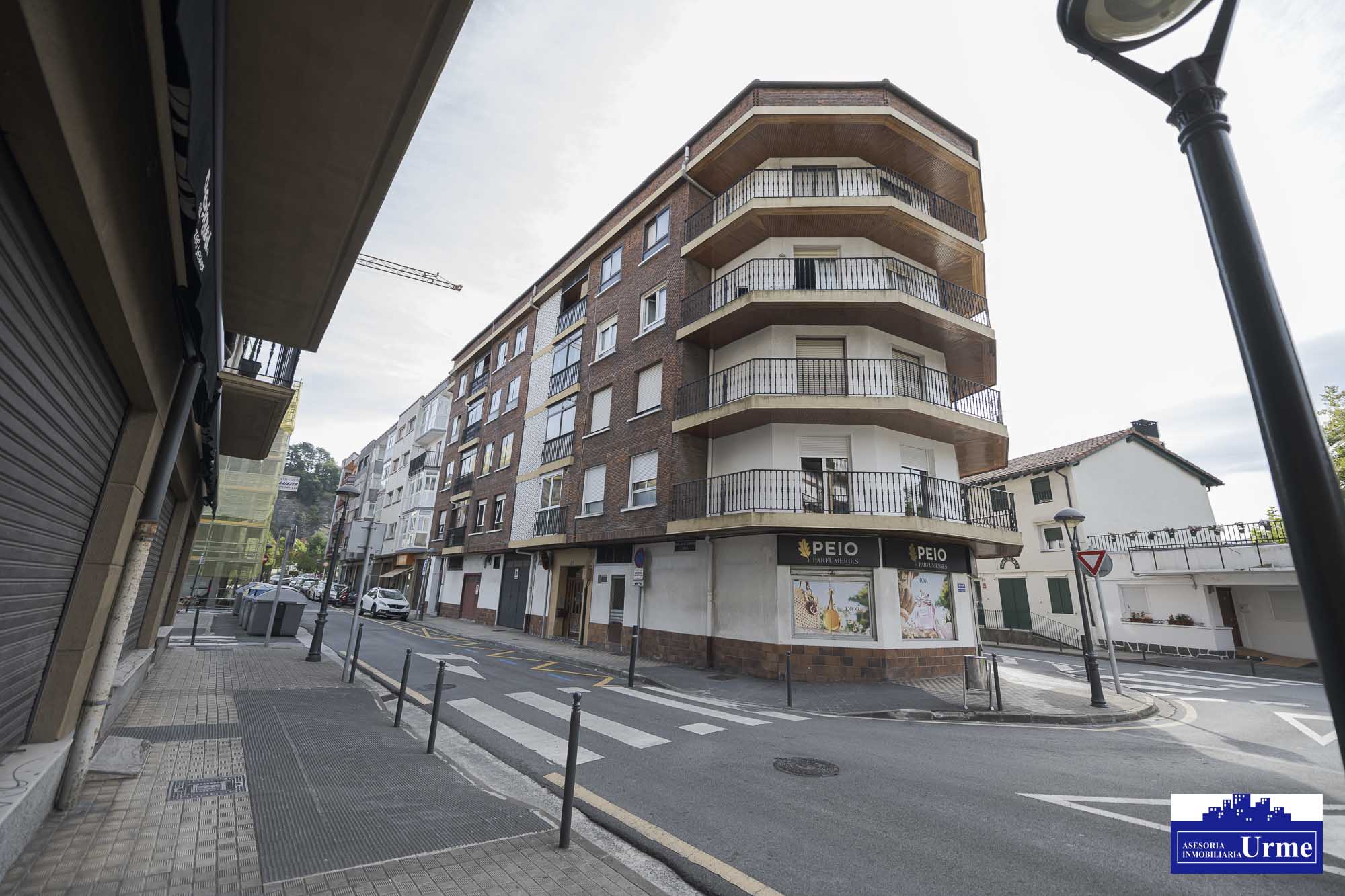 En Behobia vivienda amplia de 102m2 utiles, ubicada en una 2º planta con ascensor.3 Habitaciones, 2 baños, salon de 25m2, cocina equipada, balcon cerrado. Informate!! En Behobia vivienda amplia de 102m2 utiles, ubicada en una 2º planta con ascensor.3 Habitaciones, 2 baños, salon de 25m2, cocina equipada, balcon cerrado. Informate!!