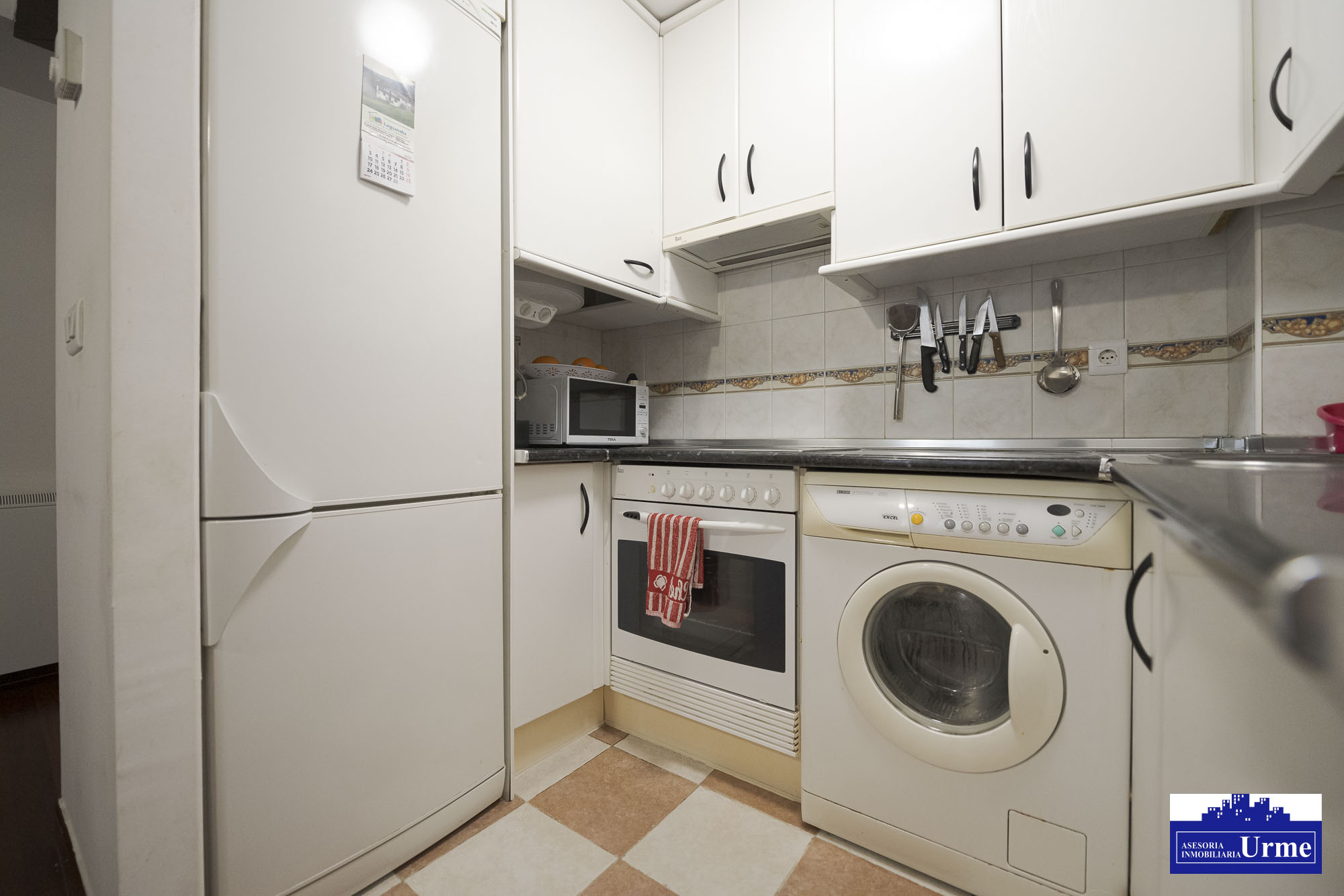 Junto al ascensor del ayuntamiento. Vivienda en ultima planta con ascensor. Alquilada actualmente. Infórmate!