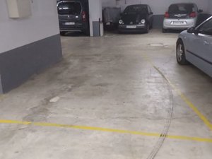 Zona Belaskoenea, calle Arturo Campion, se vende plaza de parking para coche pequeño. Infórmate en nuestras oficinas de Paseo de Colon 27, junto a la heladería Yon Gallardo inmobiliaria Urme. Zona Belaskoenea, calle Arturo Campion, se vende plaza de parking para coche pequeño. Infórmate en nuestras oficinas de Paseo de Colon 27, junto a la heladería Yon Gallardo inmobiliaria Urme.