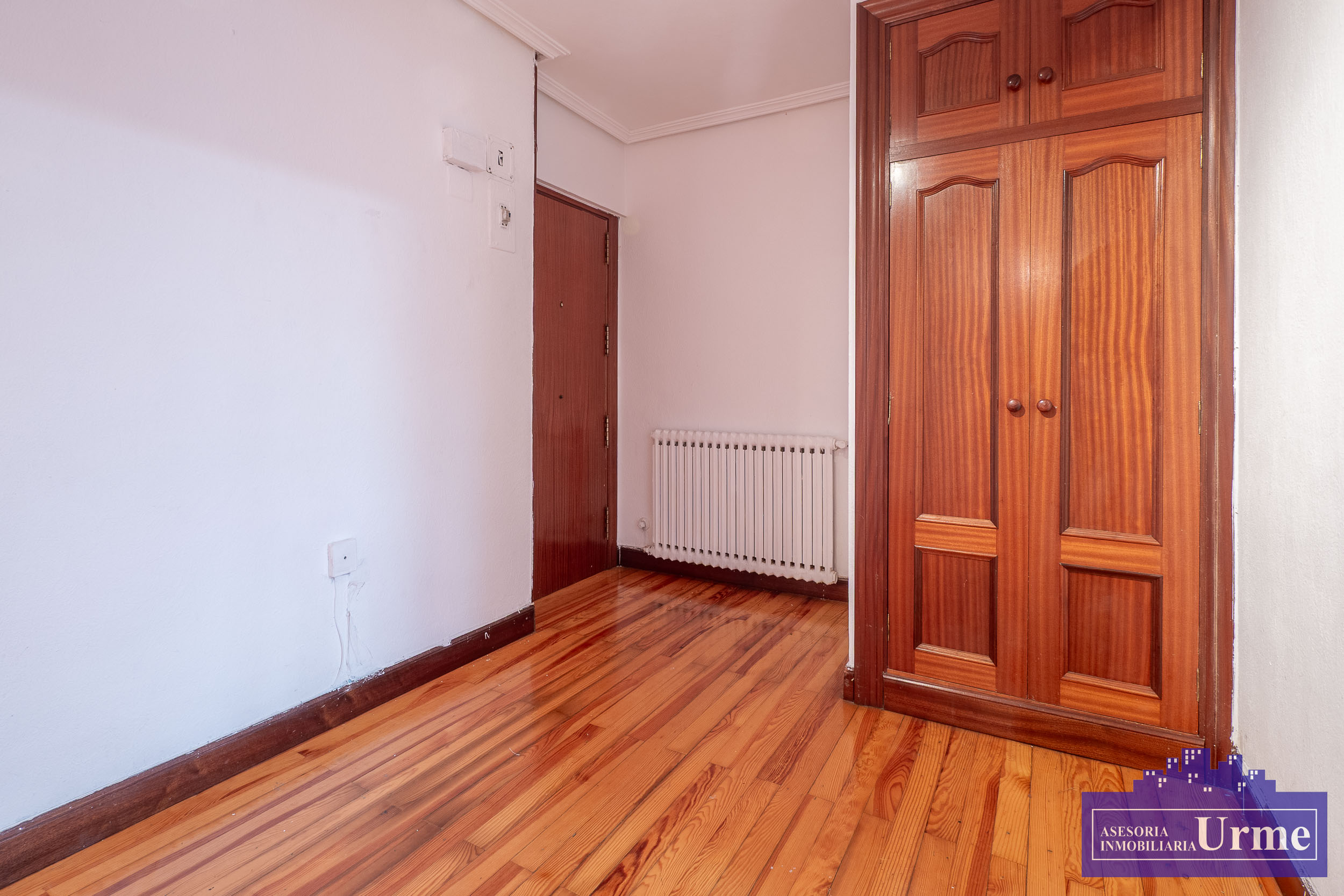 Zona Anzaran, ultima planta, vivienda de 90m2 útiles con terraza, exterior, 3 habitaciones, 2 baños, salón majo cuadrado, cocina equipada. Infórmate!!!!