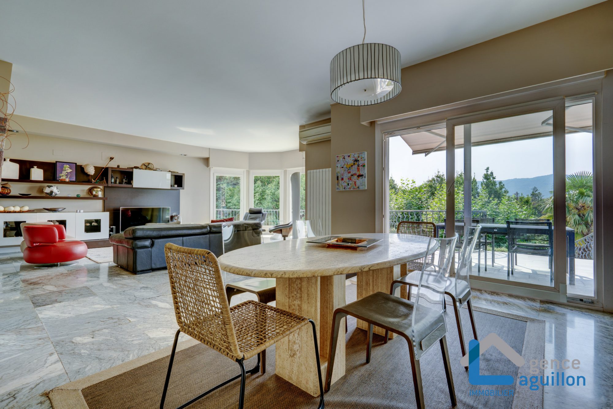 IMPRESIONANTES vistas a Fuenterrabia y bahia de Txingudy!Villa individual con piscina climatizada en parcela de 1810m2.Tes sorprendera!!! 