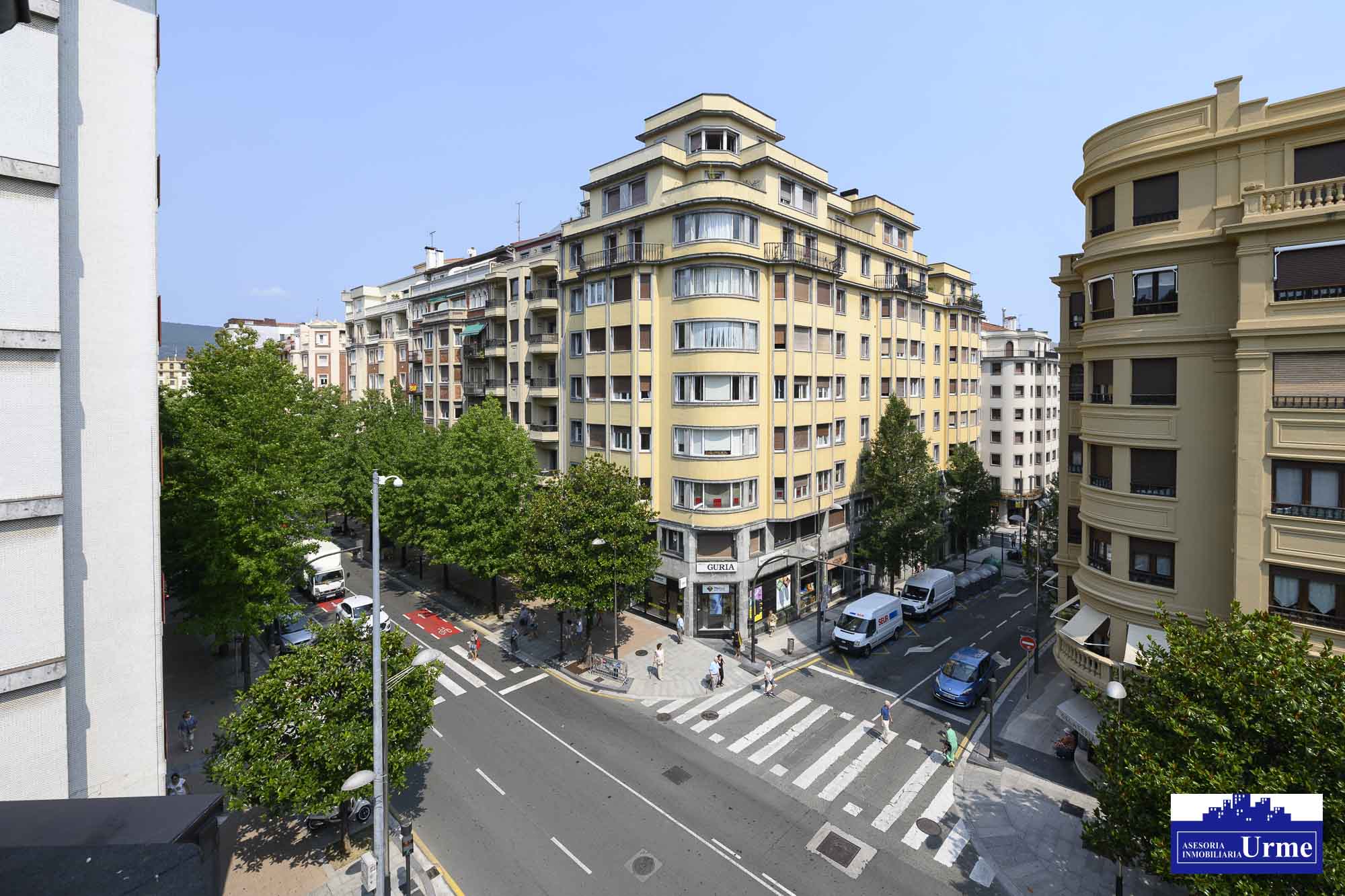 En Paseo Colon, ubicado en una 4º y ultima planta, con ascensor,75m2 utiles, cocina equipada, 2 habitaciones, dos baños, salon majo con 3 balcones. Impecable!!Para entrar a vivir!!! En Paseo Colon, ubicado en una 4º y ultima planta, con ascensor,75m2 utiles, cocina equipada, 2 habitaciones, dos baños, salon majo con 3 balcones. Impecable!!Para entrar a vivir!!!