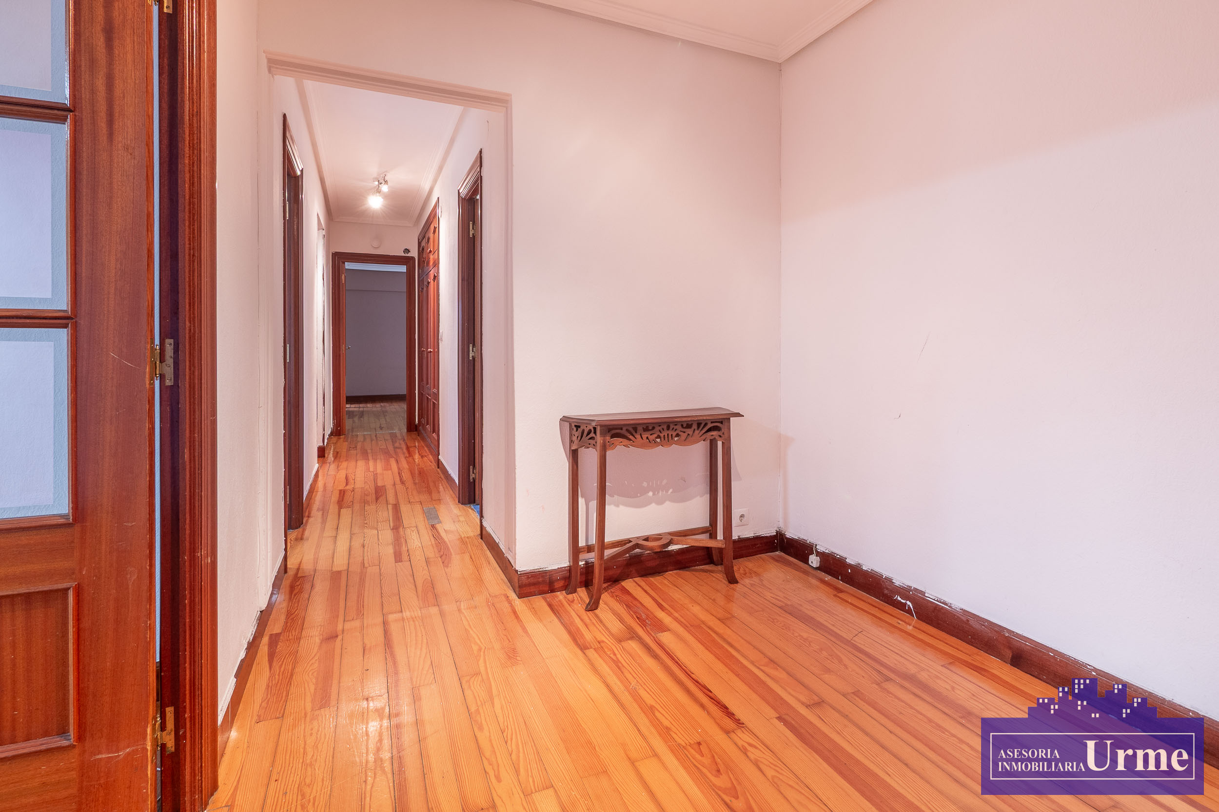 Zona Anzaran, ultima planta, vivienda de 90m2 útiles con terraza, exterior, 3 habitaciones, 2 baños, salón majo cuadrado, cocina equipada. Infórmate!!!!