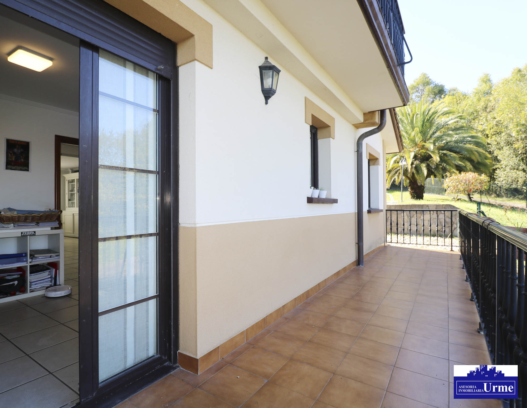 Espectacular villa con piscina en zona tranquila a pocos minutos de Irún. Infórmate!!