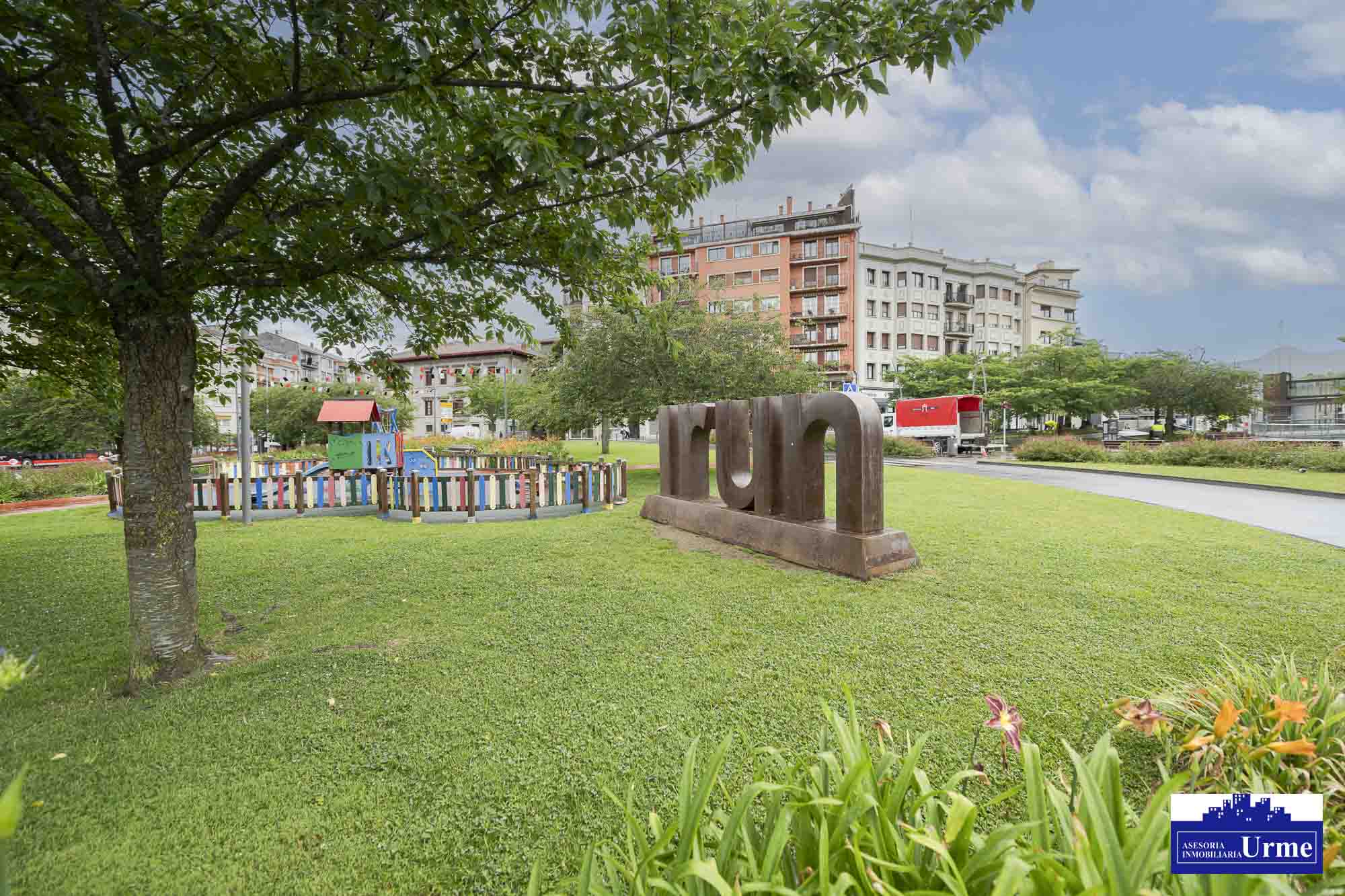 Vivienda centrica con Vistas despejadas y junto al ayuntamiento.78m2, 3 habitaciones, salon cocina, baño + aseo independiente. Informate. Vivienda centrica con Vistas despejadas y junto al ayuntamiento.78m2, 3 habitaciones, salon cocina, baño + aseo independiente. Informate.