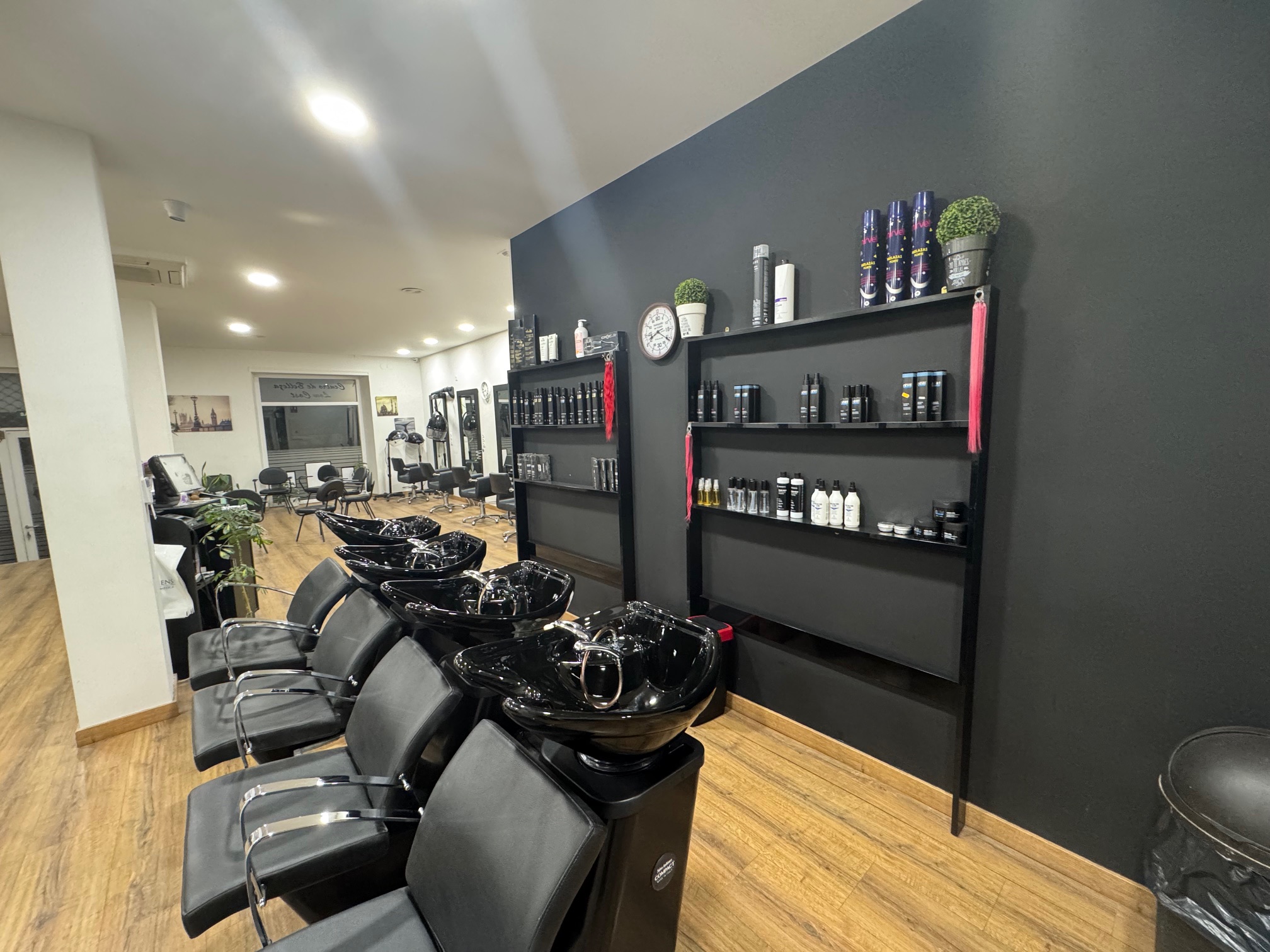 Se alquila peluquería totalmente acondicionada en pleno centro de Irún. 125m2.!!!Reforma integral en 2022. Infórmate rápidamente!!! Se alquila peluquería totalmente acondicionada en pleno centro de Irún. 125m2.!!!Reforma integral en 2022. Infórmate rápidamente!!!