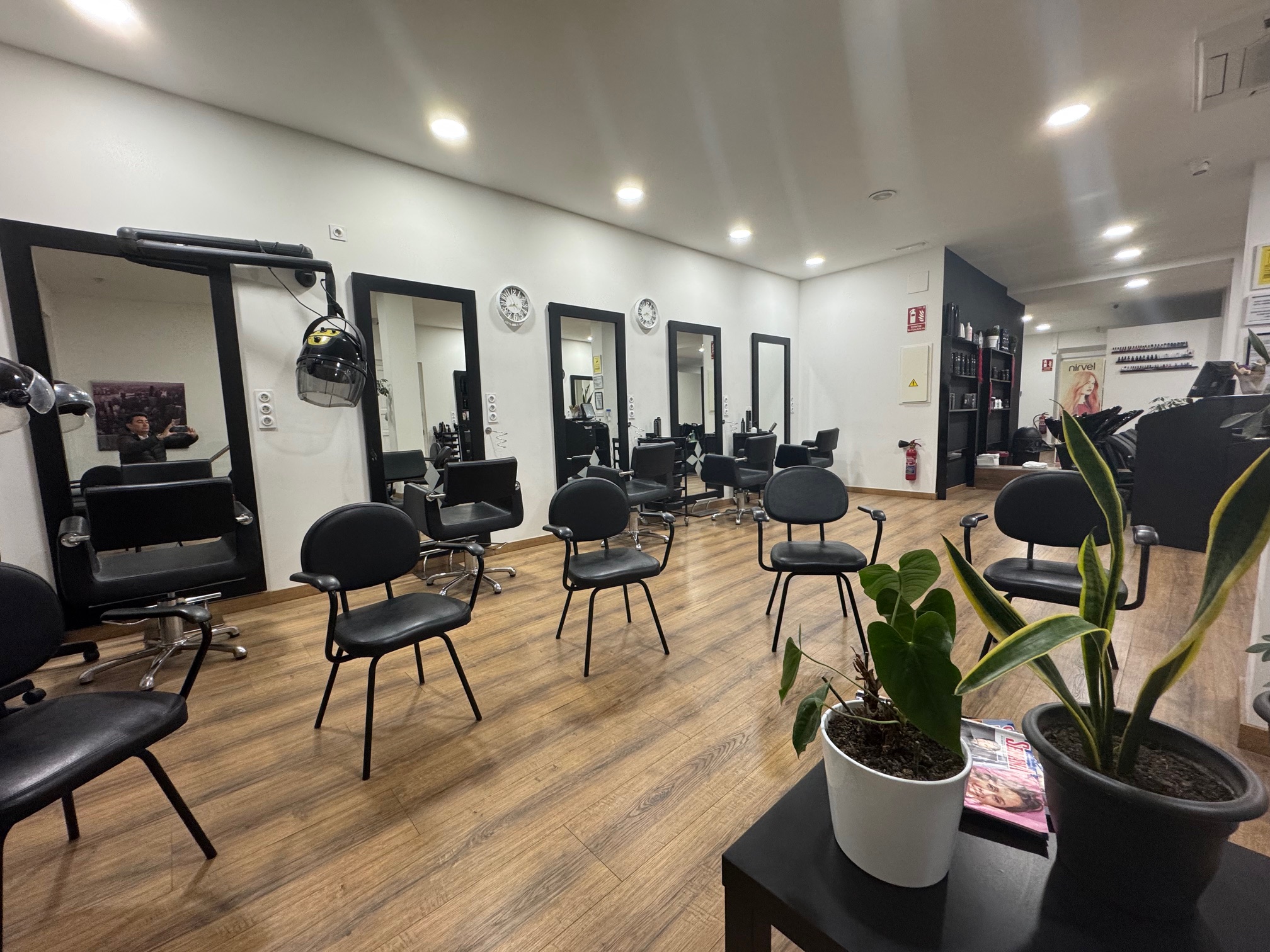 Se alquila peluquería totalmente acondicionada en pleno centro de Irún. 125m2.!!!Reforma integral en 2022. Infórmate rápidamente!!! Se alquila peluquería totalmente acondicionada en pleno centro de Irún. 125m2.!!!Reforma integral en 2022. Infórmate rápidamente!!!