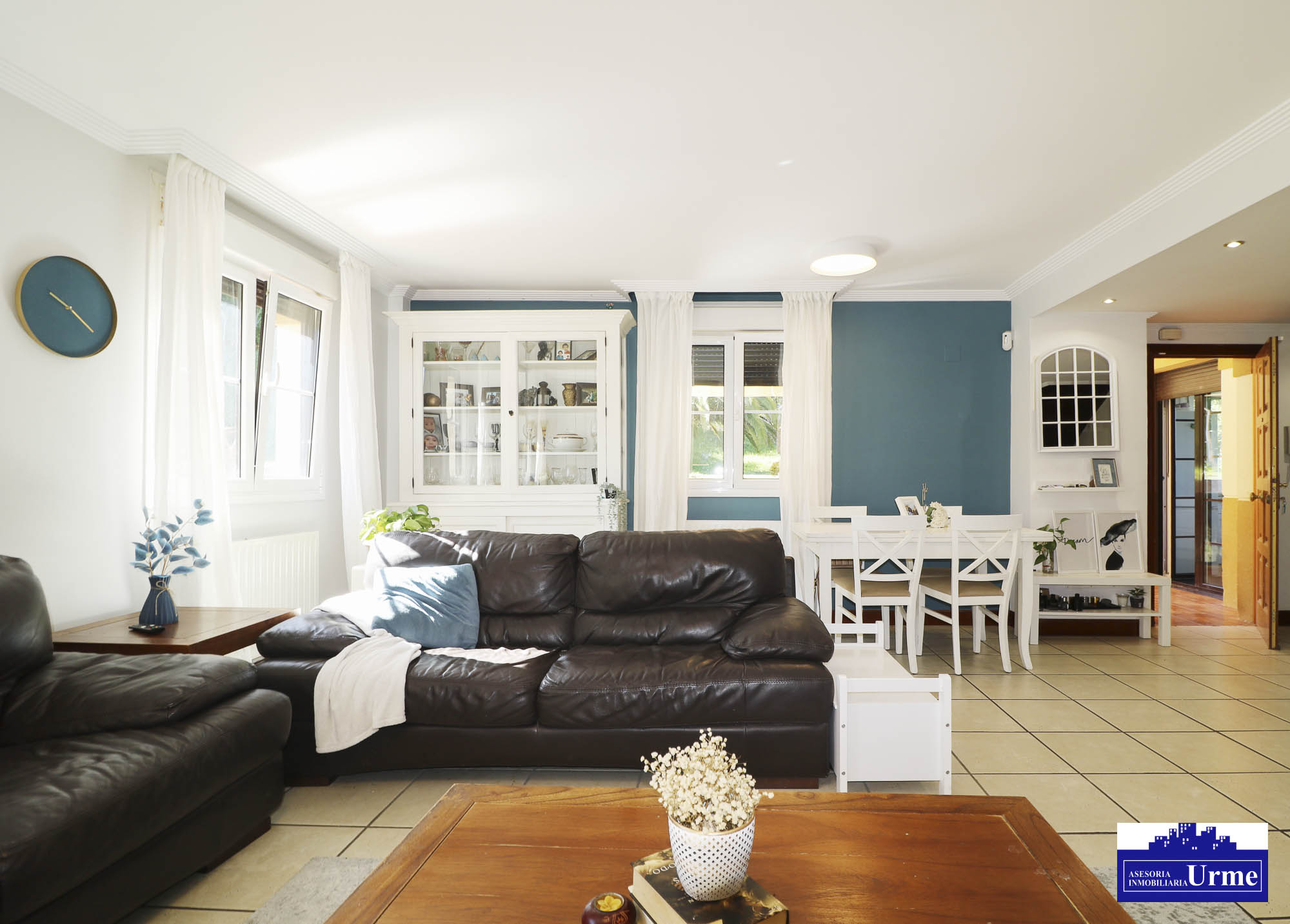 Espectacular villa con piscina en zona tranquila a pocos minutos de Irún. Infórmate!!