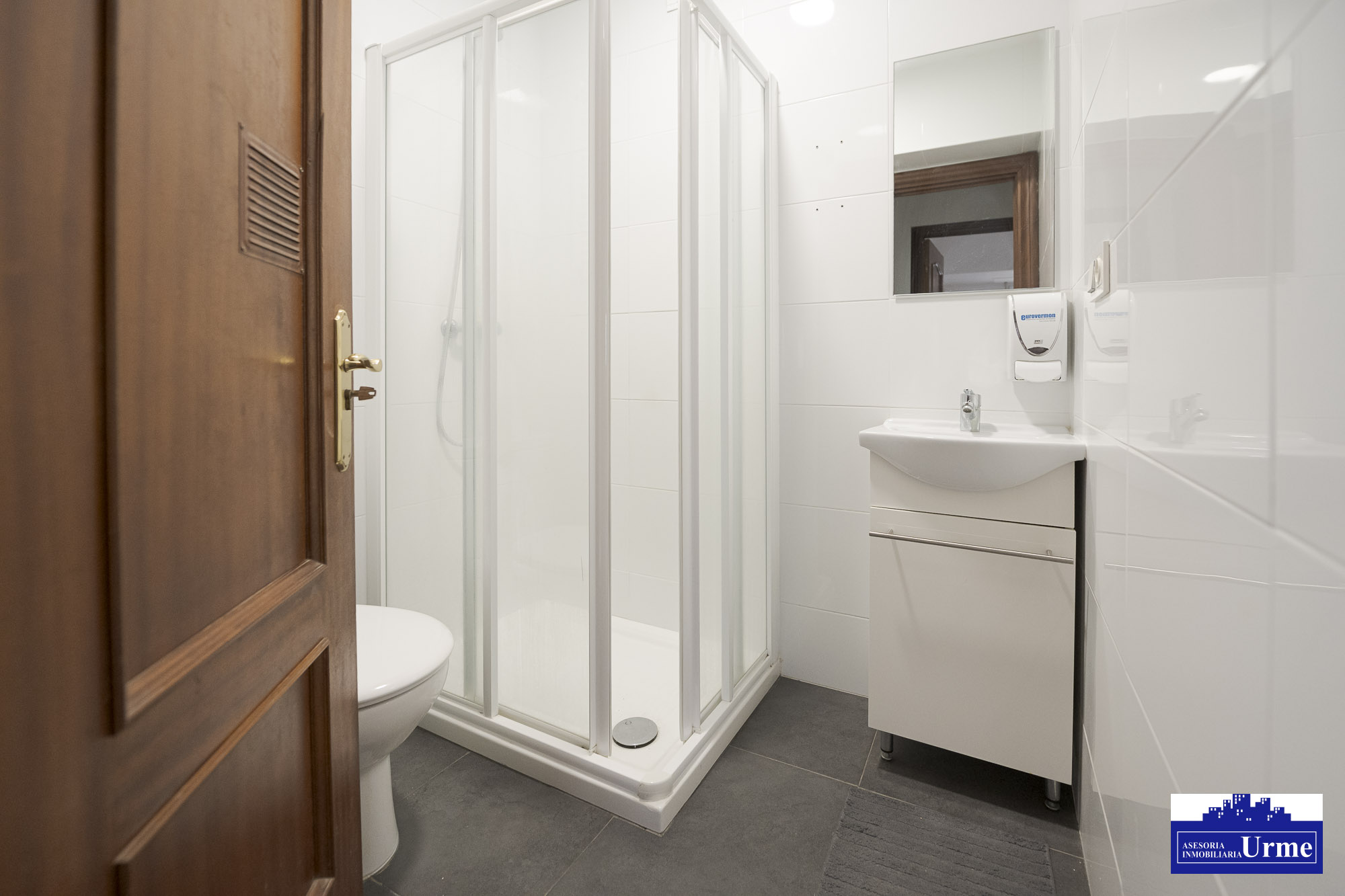 Vivienda centrica con Vistas despejadas y junto al ayuntamiento.78m2, 3 habitaciones, salon cocina, baño + aseo independiente. Informate. Vivienda centrica con Vistas despejadas y junto al ayuntamiento.78m2, 3 habitaciones, salon cocina, baño + aseo independiente. Informate.