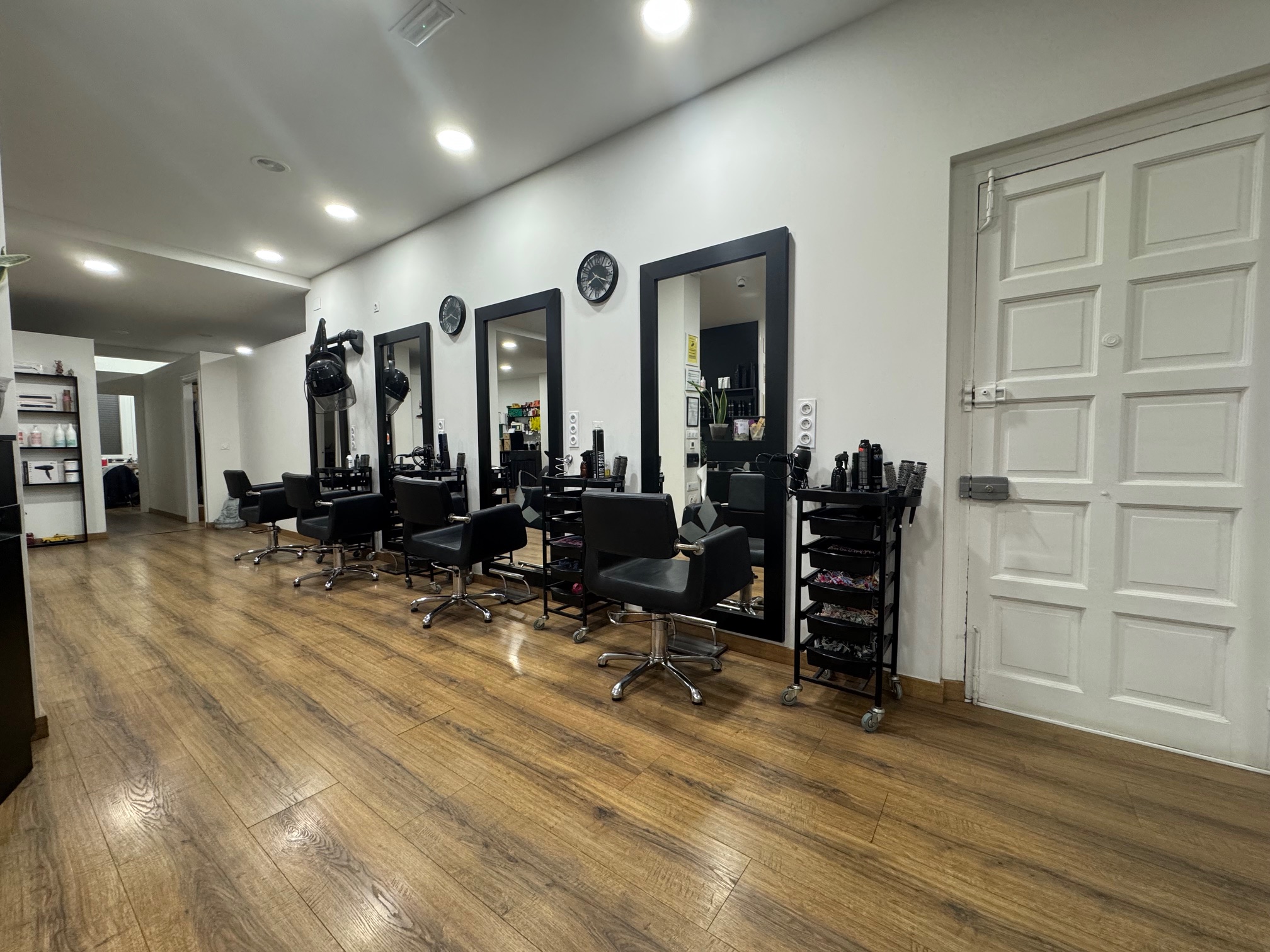 Se alquila peluquería totalmente acondicionada en pleno centro de Irún. 125m2.!!!Reforma integral en 2022. Infórmate rápidamente!!! Se alquila peluquería totalmente acondicionada en pleno centro de Irún. 125m2.!!!Reforma integral en 2022. Infórmate rápidamente!!!